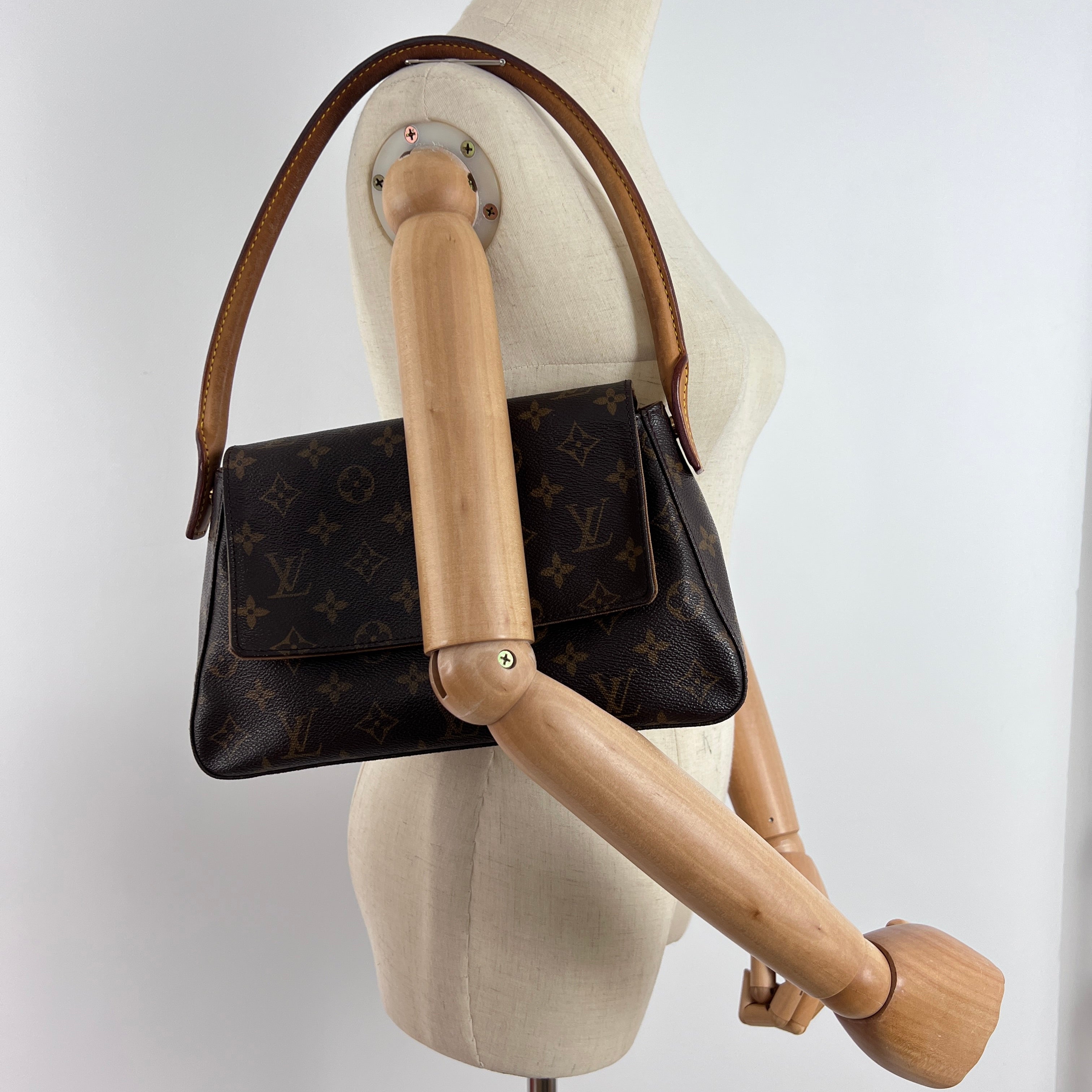 Sac à main LOUIS VUITTON Looping toile et cuir marron