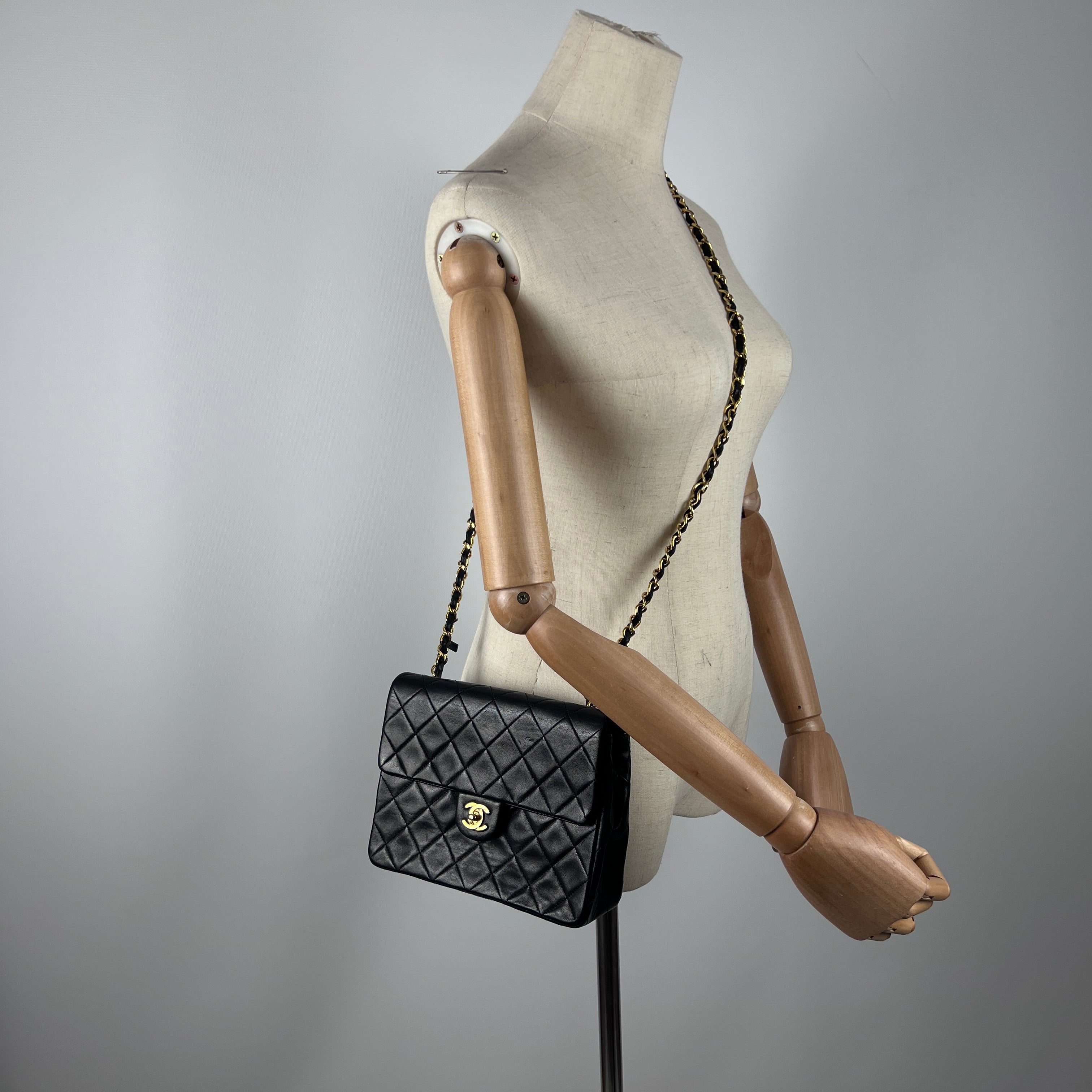 Sac à main CHANEL Timeless Mini 20 cuir  noir