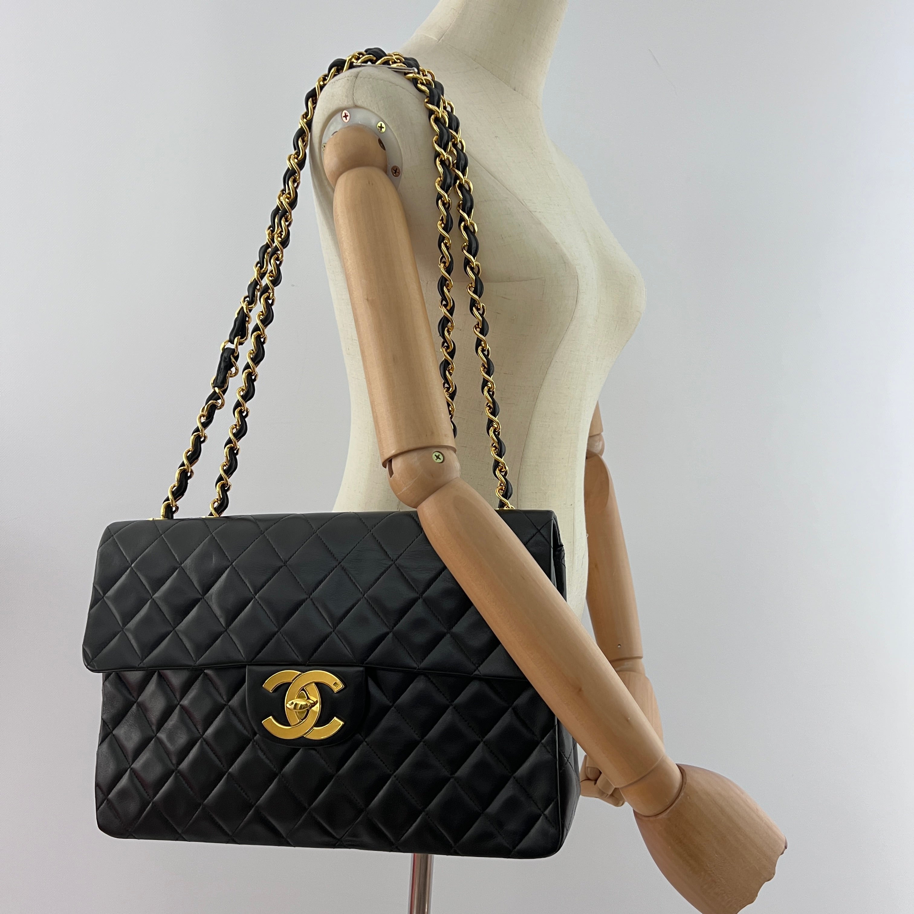 Sac à main CHANEL Timeless Classique Maxi cuir noir