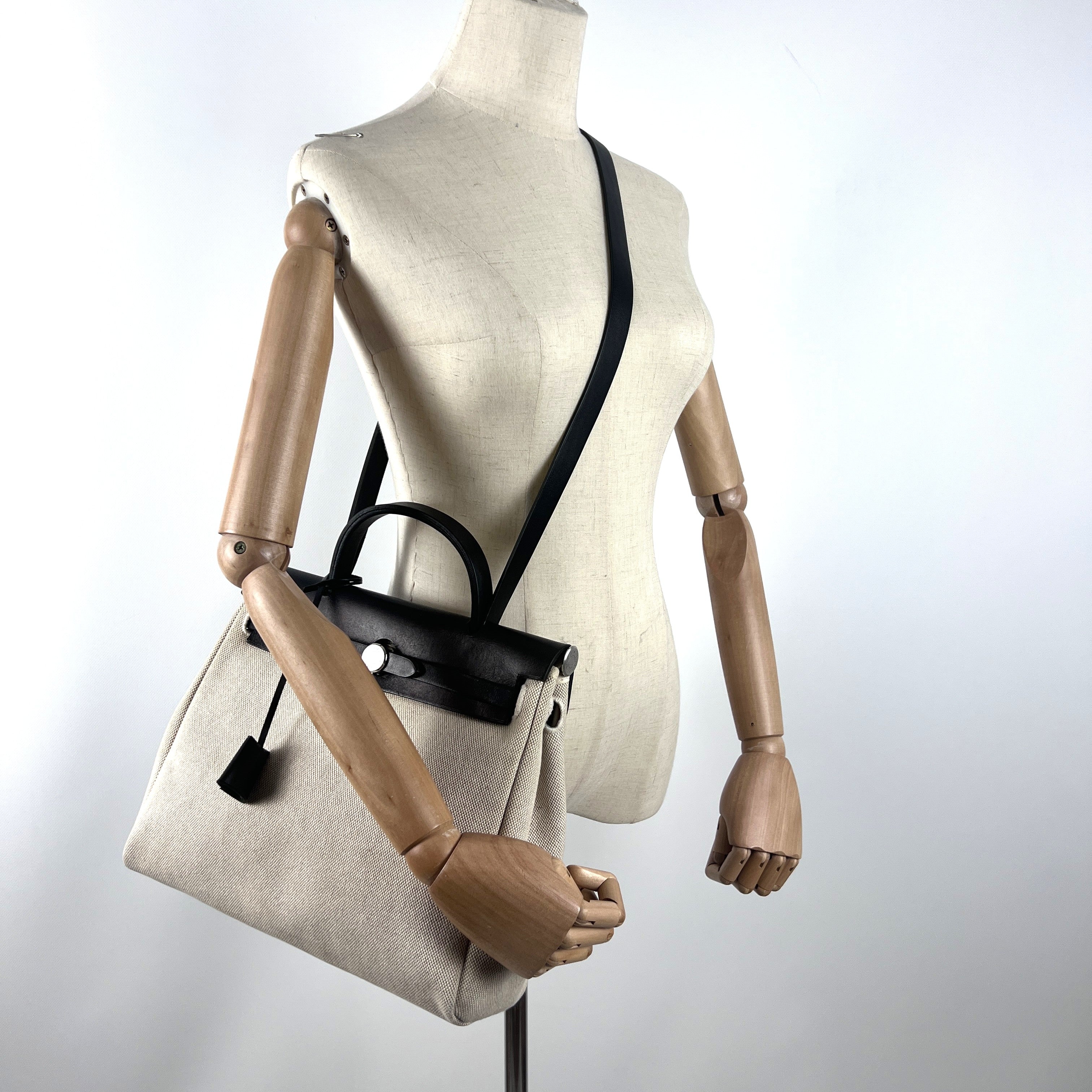 Sac à main HERMÈS Herbag toile et cuir noir