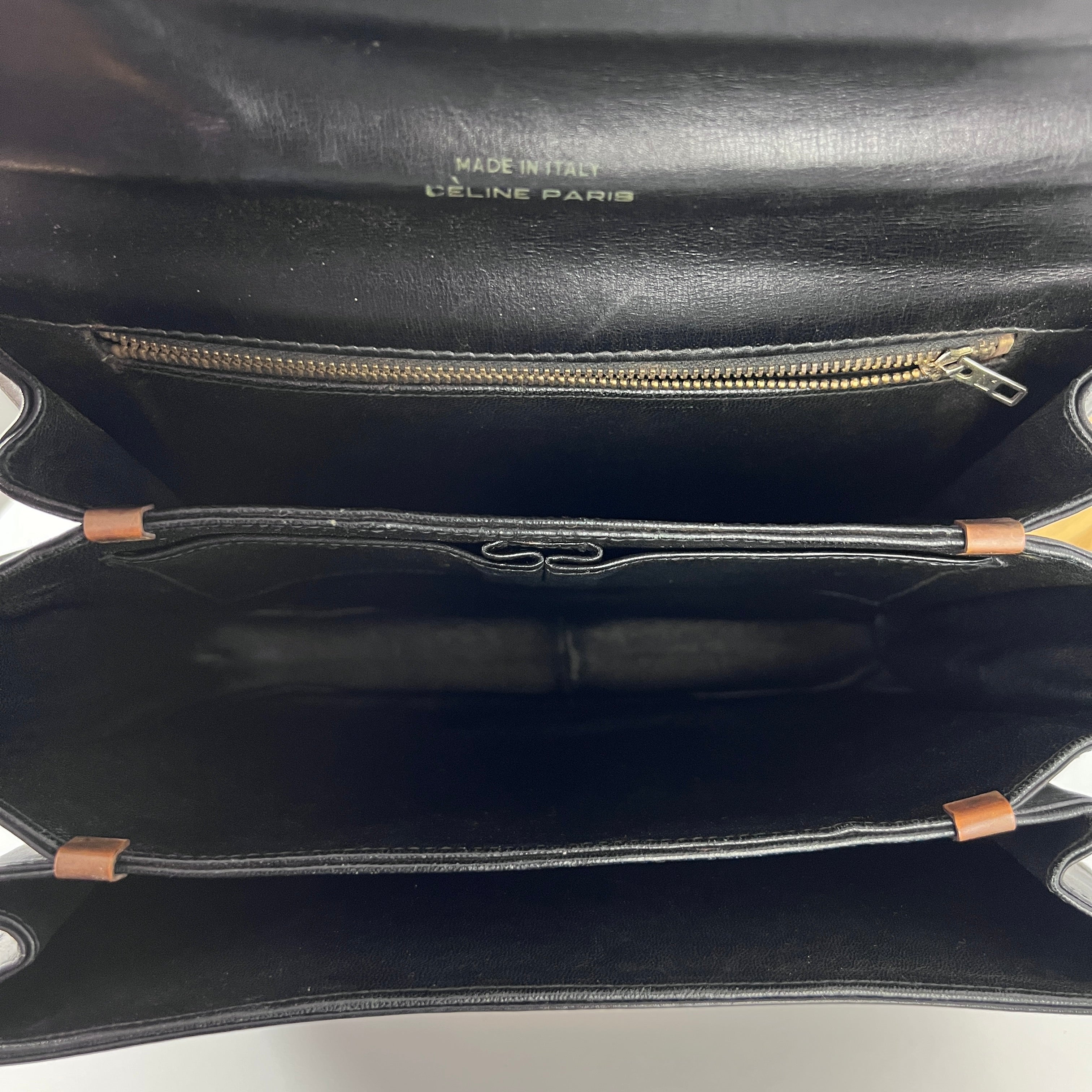 Sac à main CELINE Triomphe cuir noir