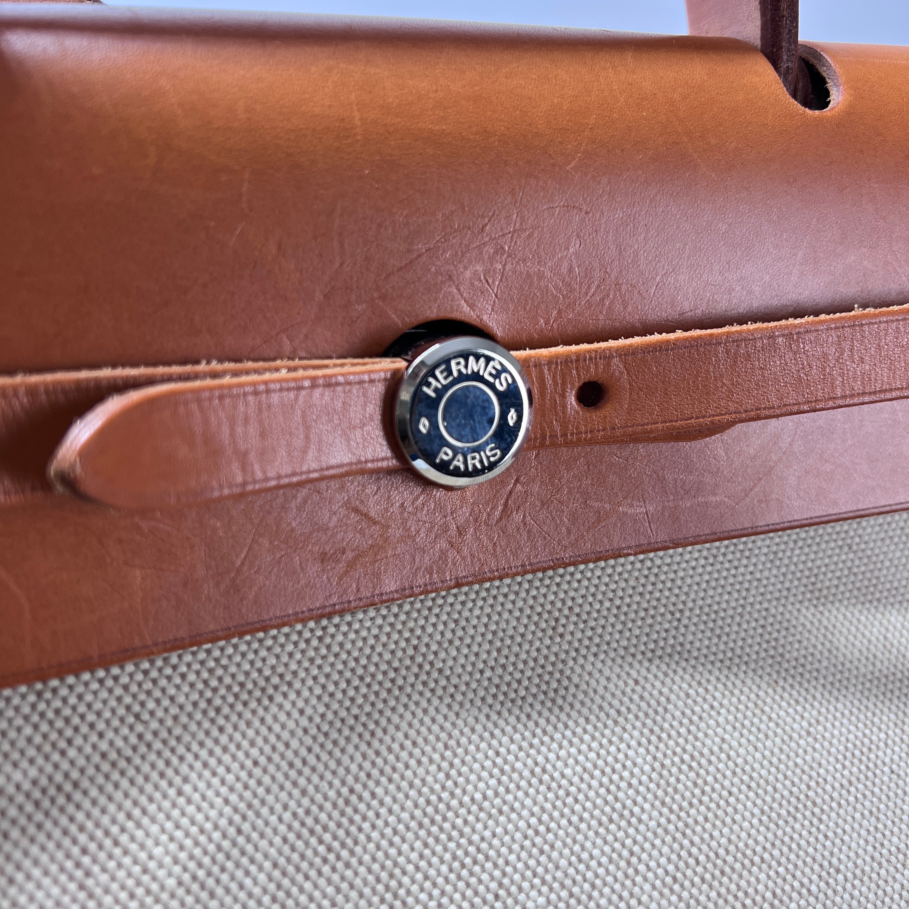 Sac à main HERMES Herbag toile et cuir beige