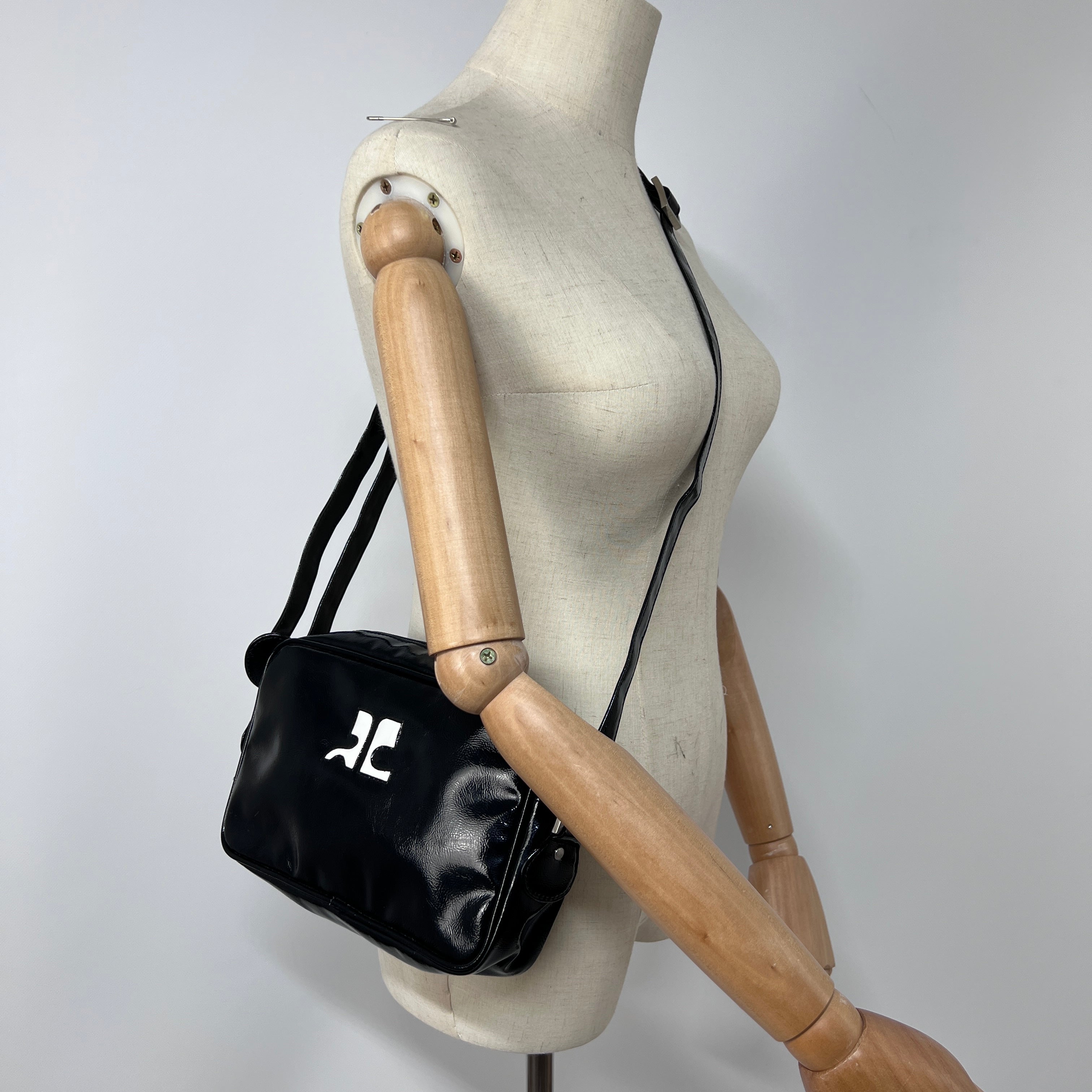 Sac à main COURREGES Caméra vinyle noir