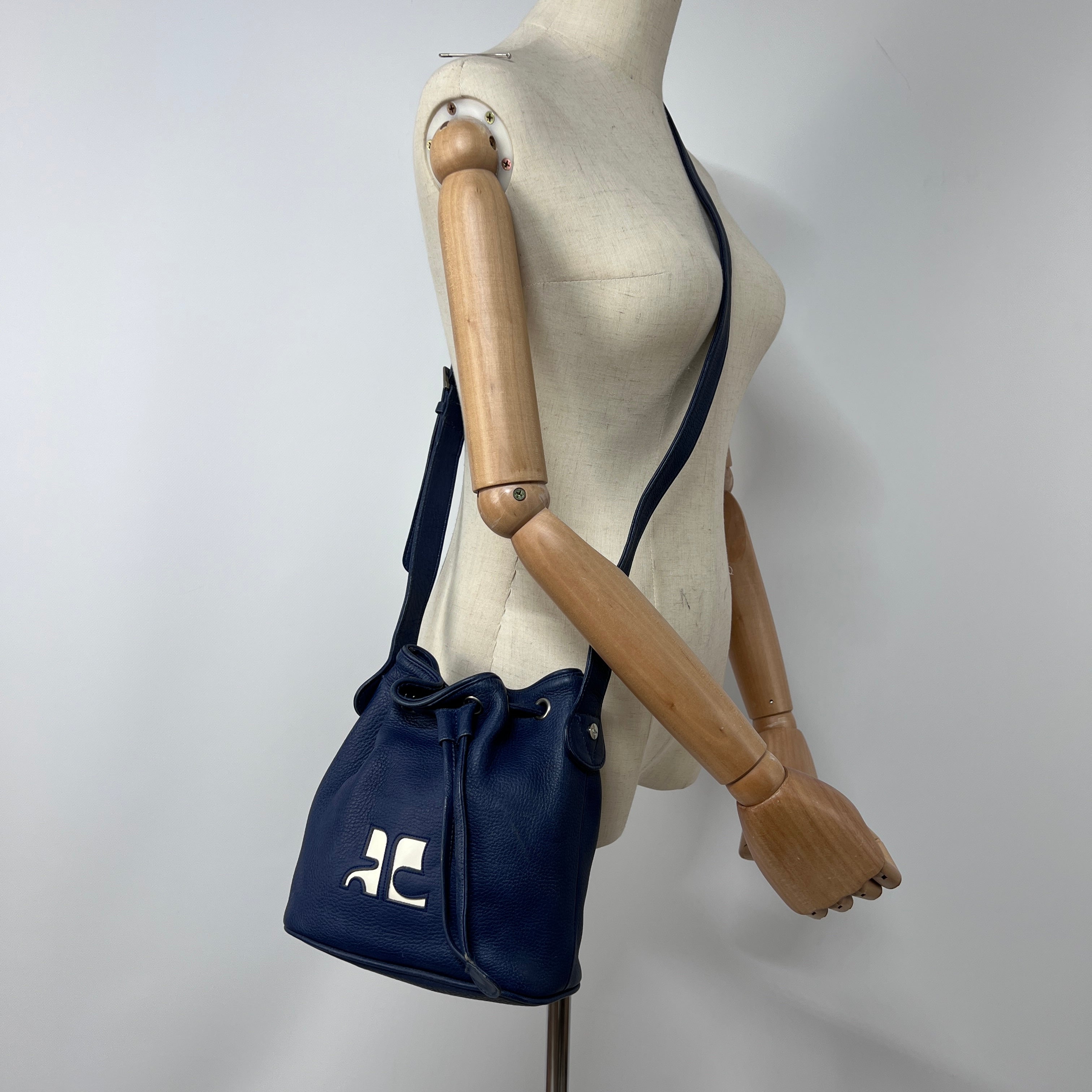 Sac à main COURREGES Bucket cuir bleu