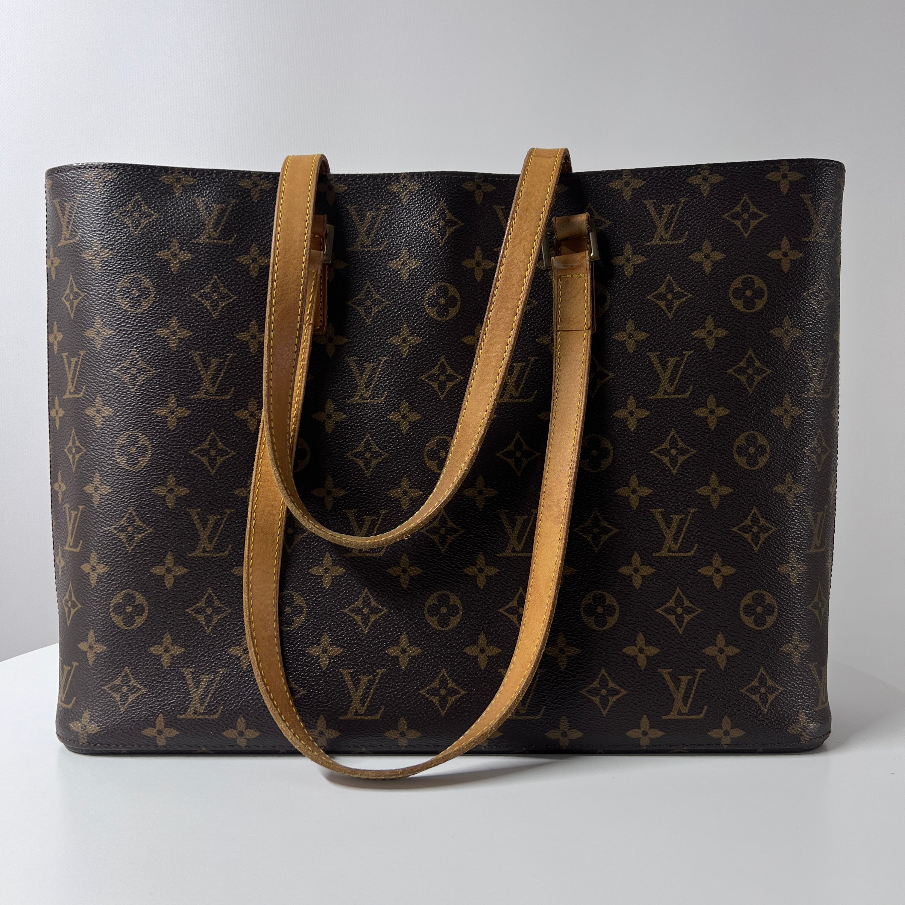 LOUIS VUITTON Luco handbag in brown canvas and leather