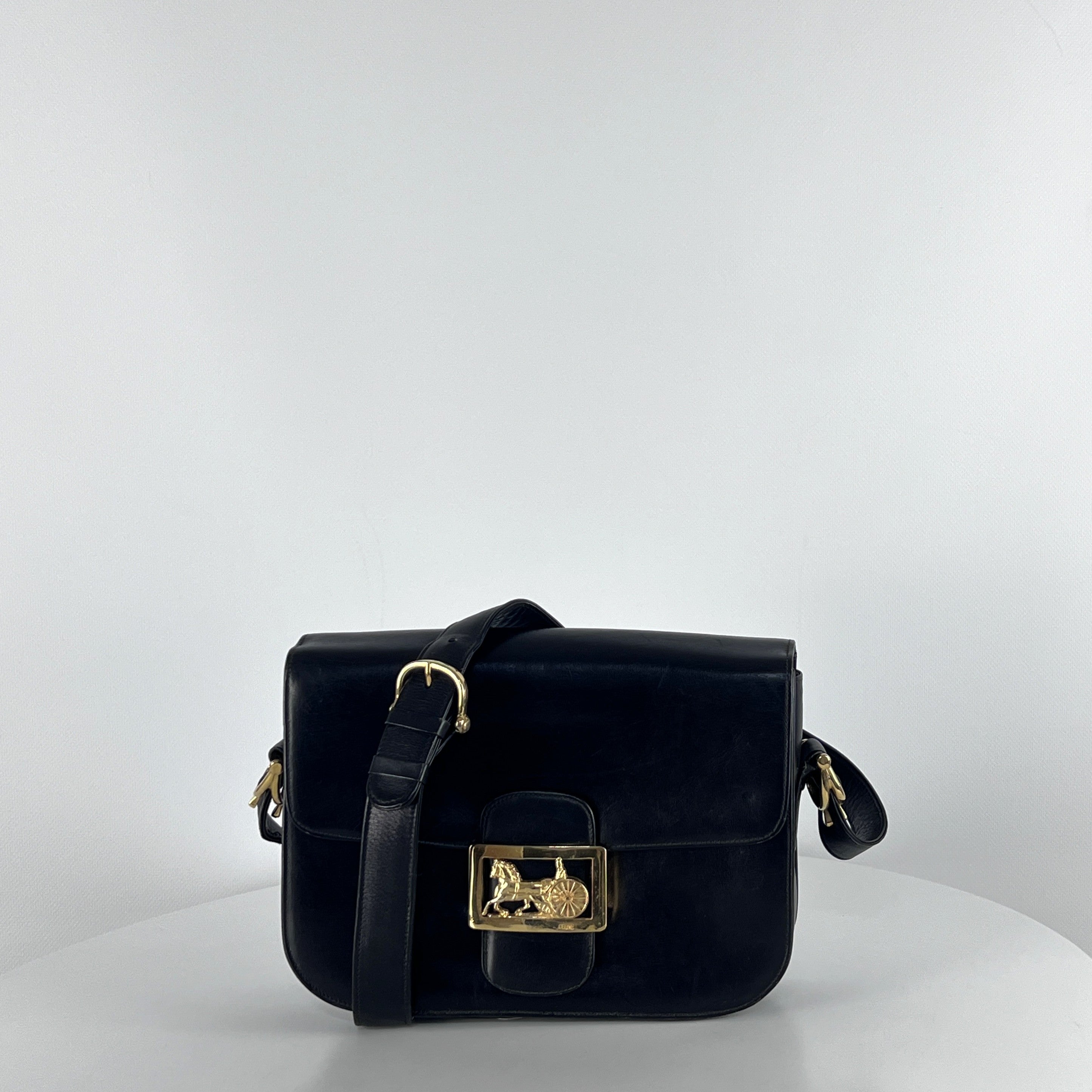 Sac à main CELINE Triomphe cuir noir
