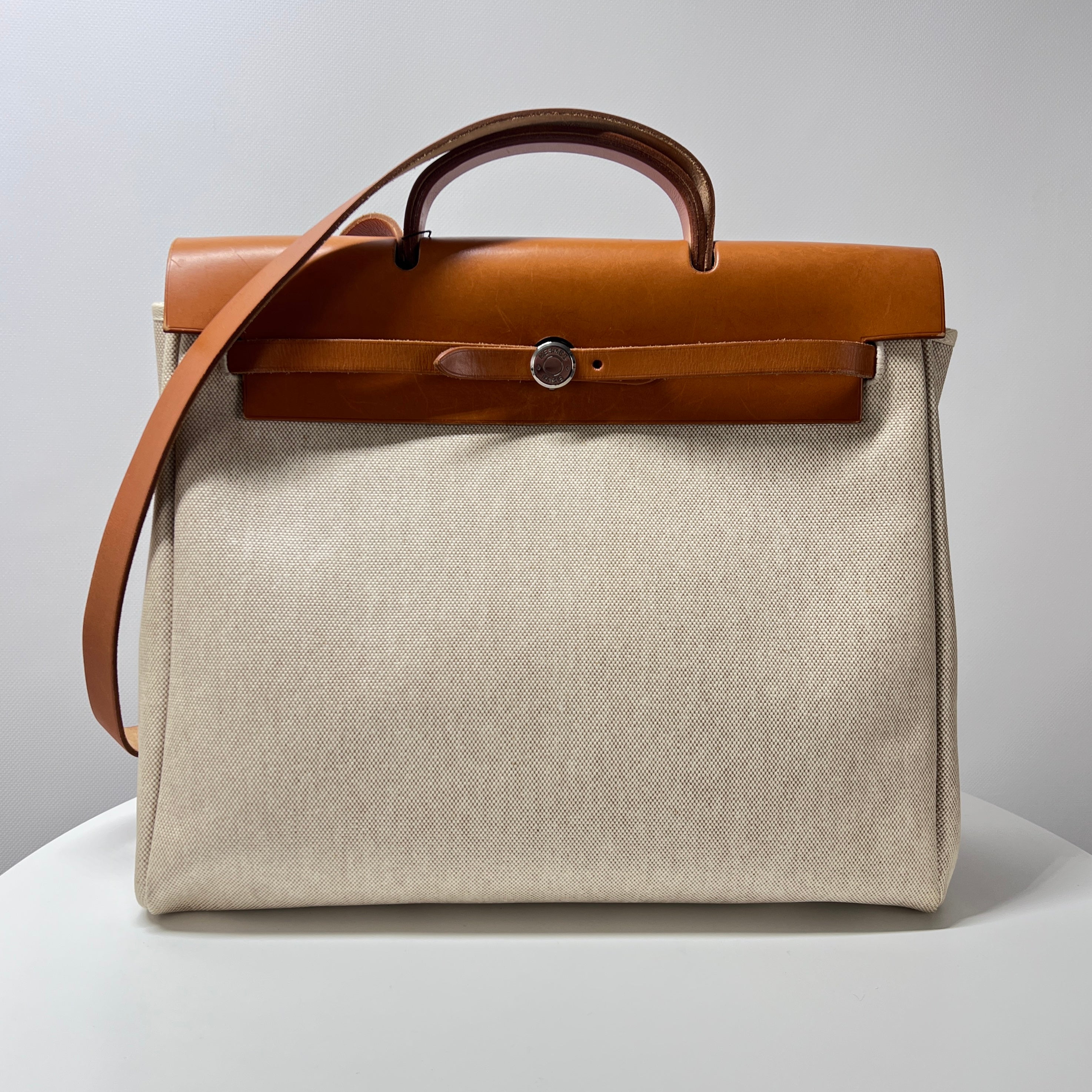 Sac à main HERMES Herbag toile et cuir beige