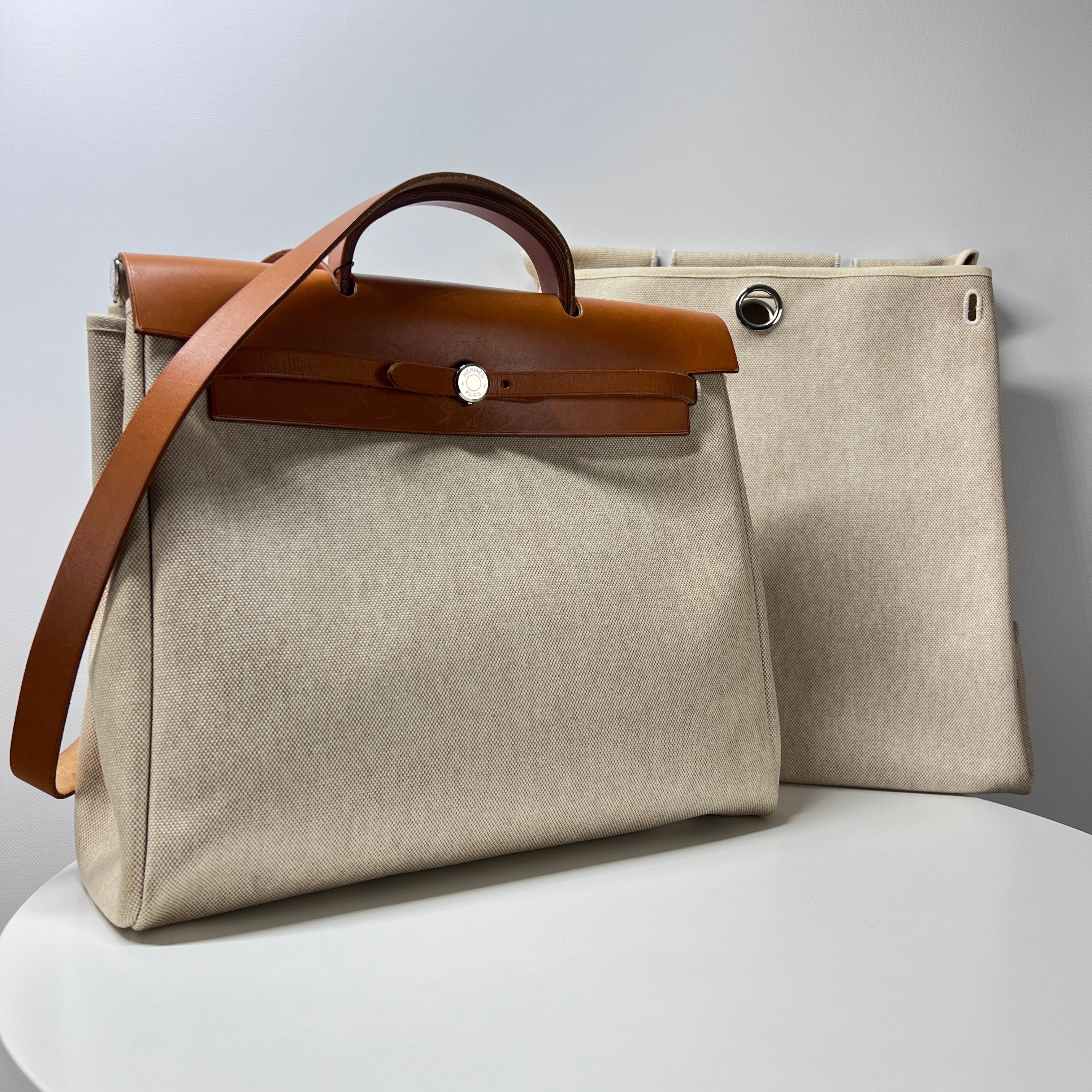 Sac à main HERMES Herbag toile et cuir beige
