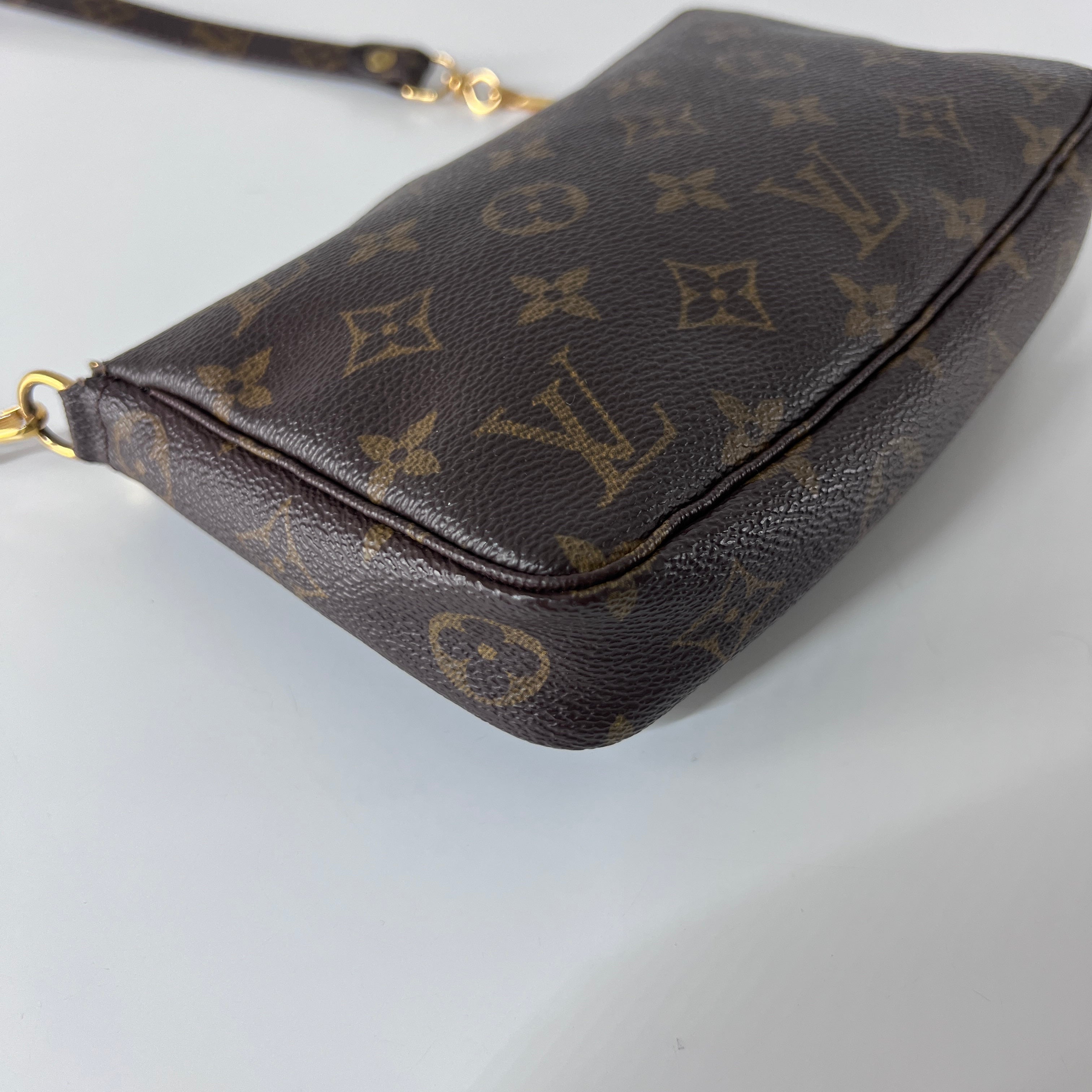 Sac à main LOUIS VUITTON Accessory Pouch toile et cuir marron