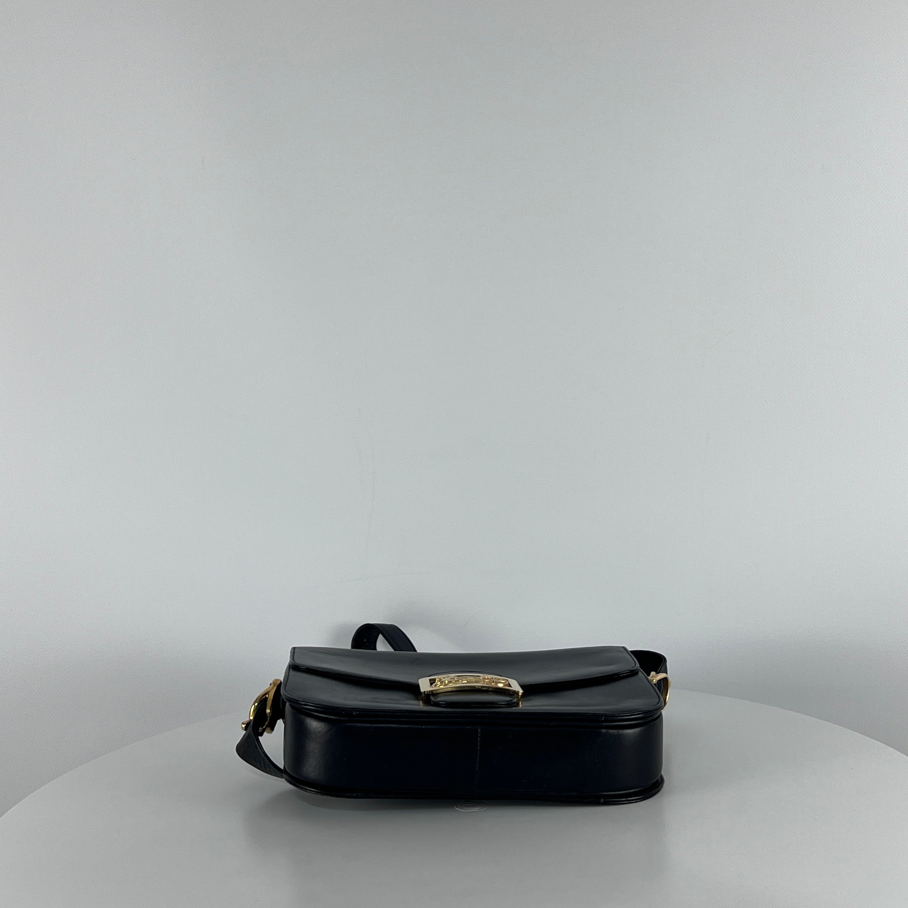 Sac à main CELINE Triomphe cuir noir