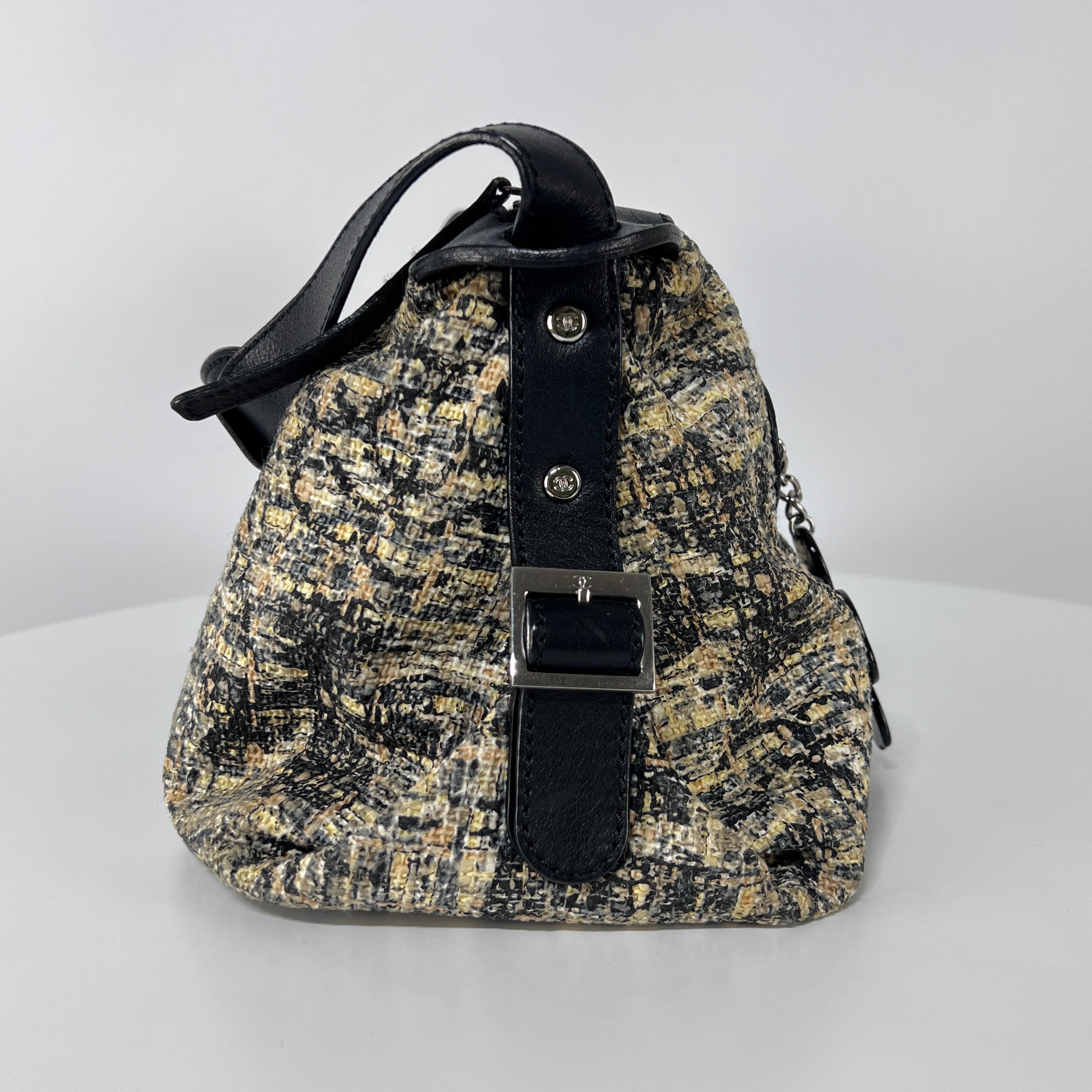 Sac à main CHANEL tweed noir