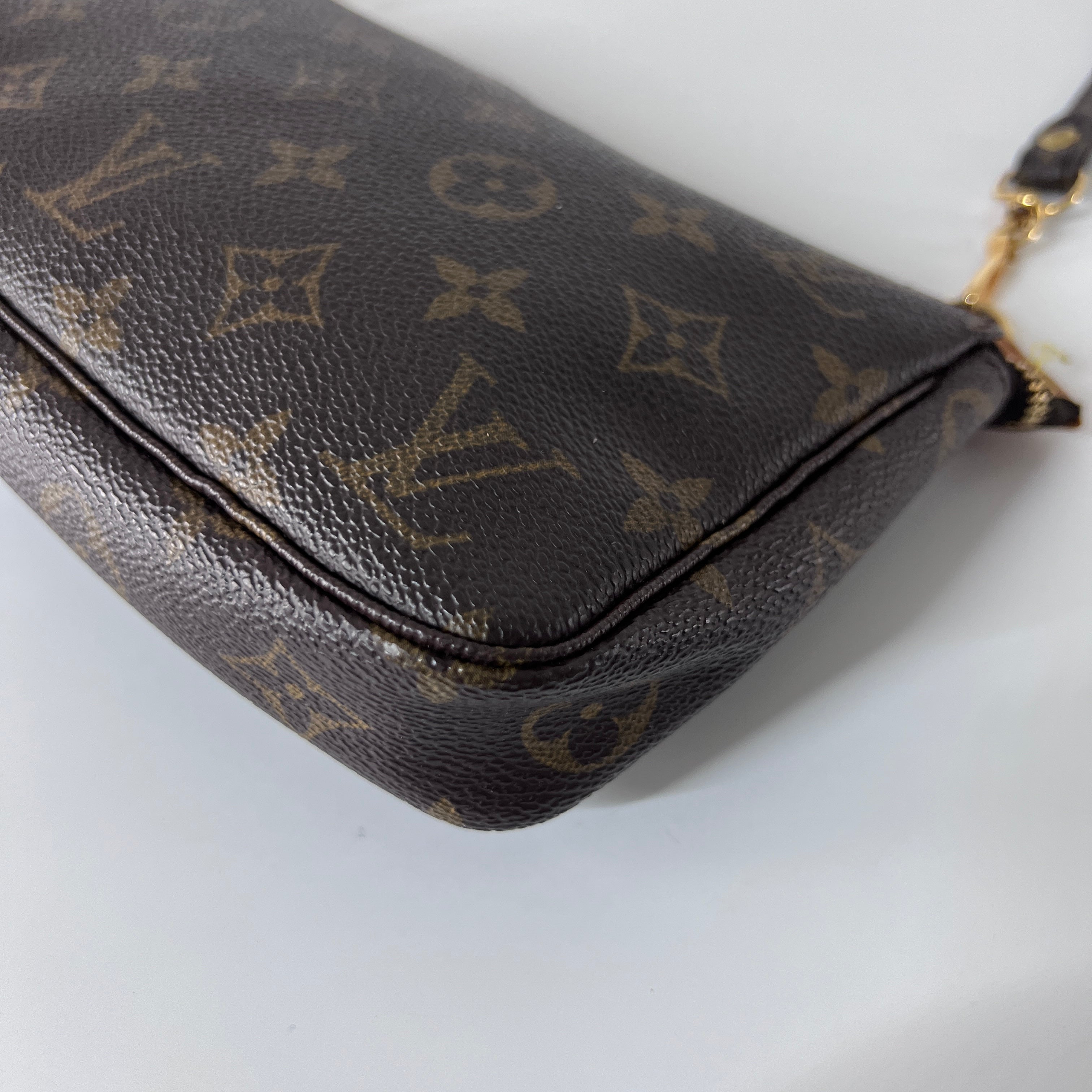 Sac à main LOUIS VUITTON Accessory Pouch toile et cuir marron