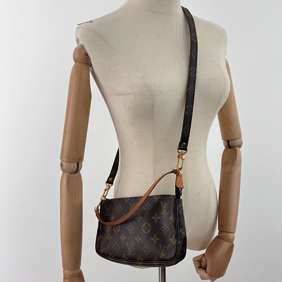 LOUIS VUITTON Pochette Accessoires crossbody bag in brown canvas and leather, vintage 2000
