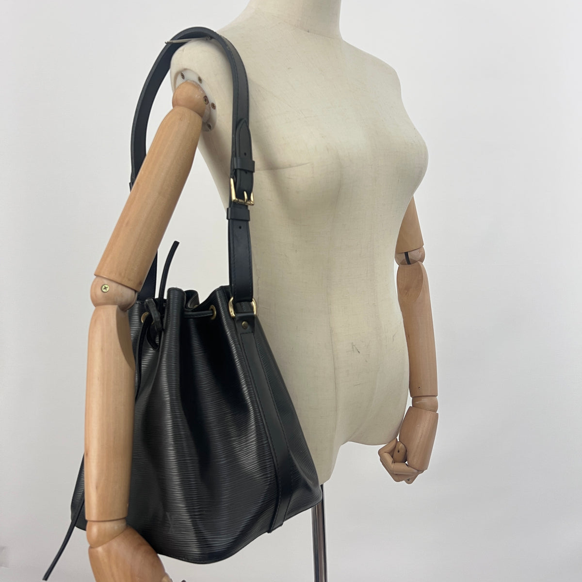LOUIS VUITTON Noe Petit black epi leather vintage 1995 bag