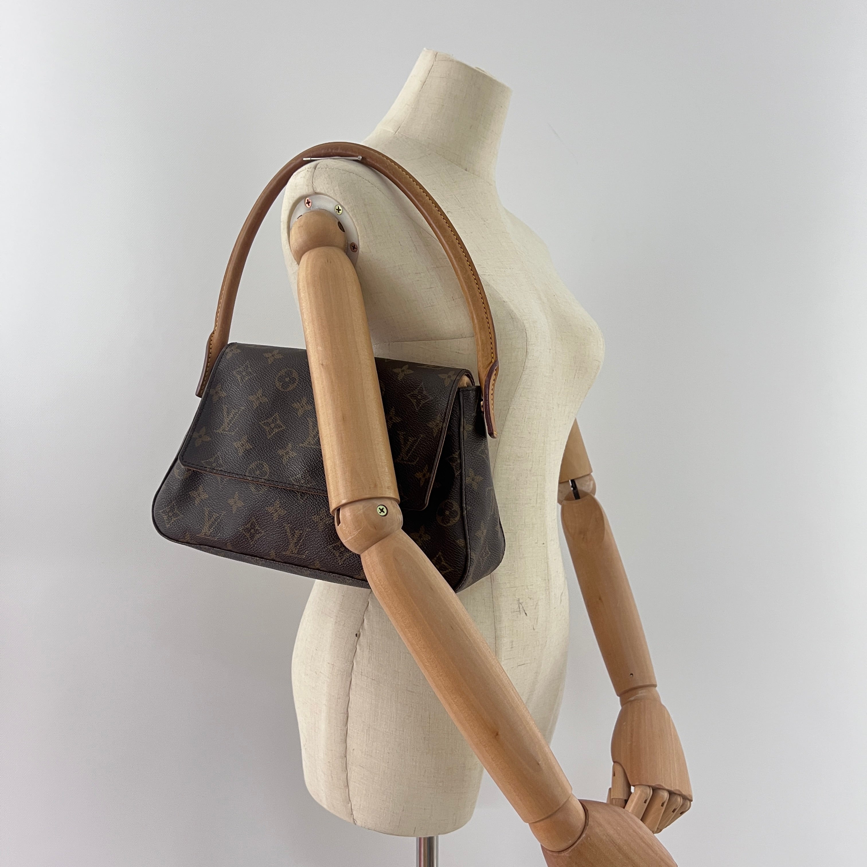 Sac à main LOUIS VUITTON Looping PM toile et cuir marron