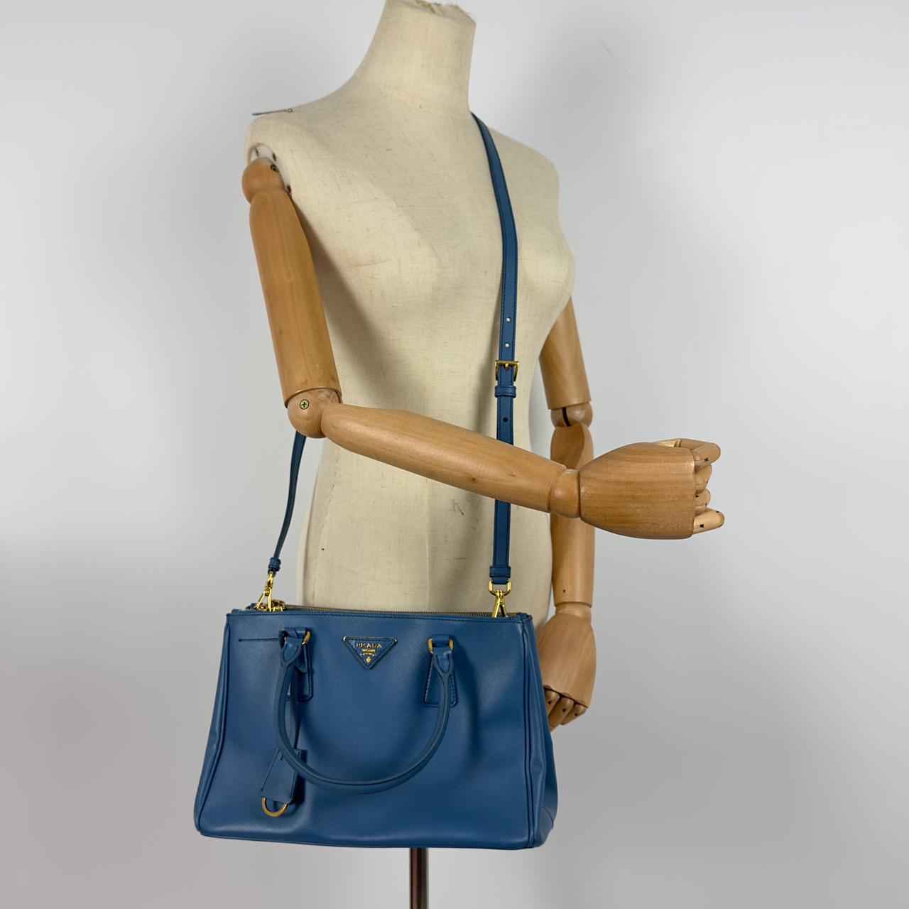 Sac à main PRADA Galleria cuir bleu