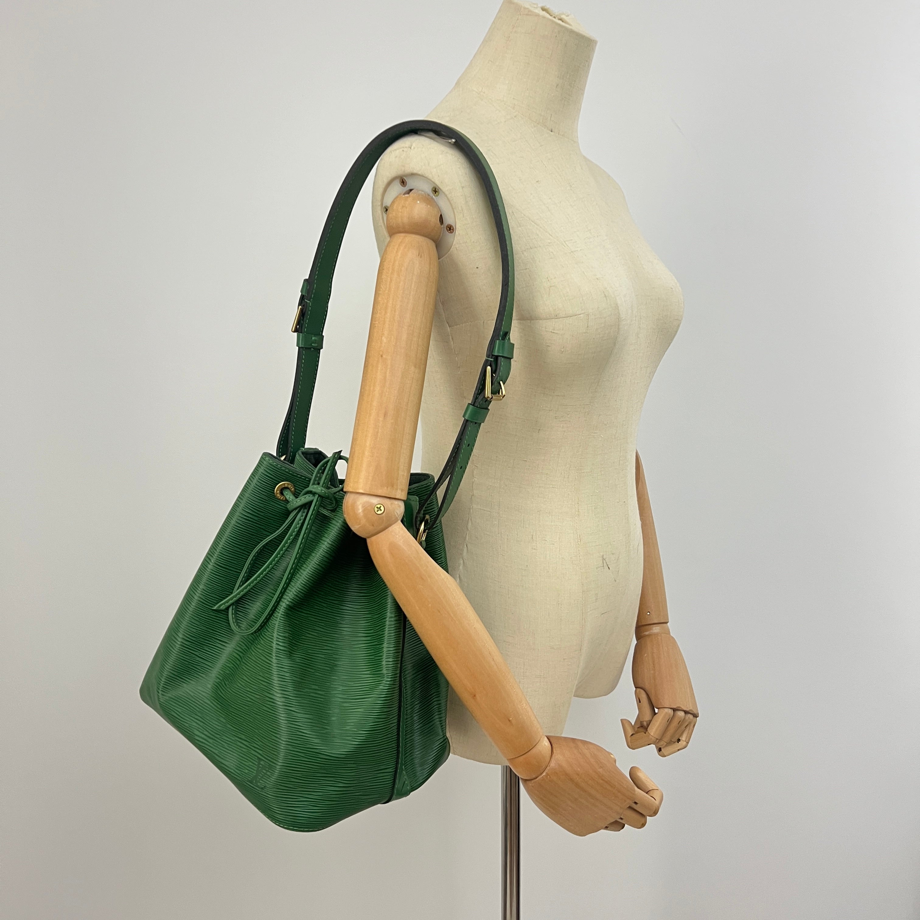 LOUIS VUITTON Noe Petit green epi leather bag