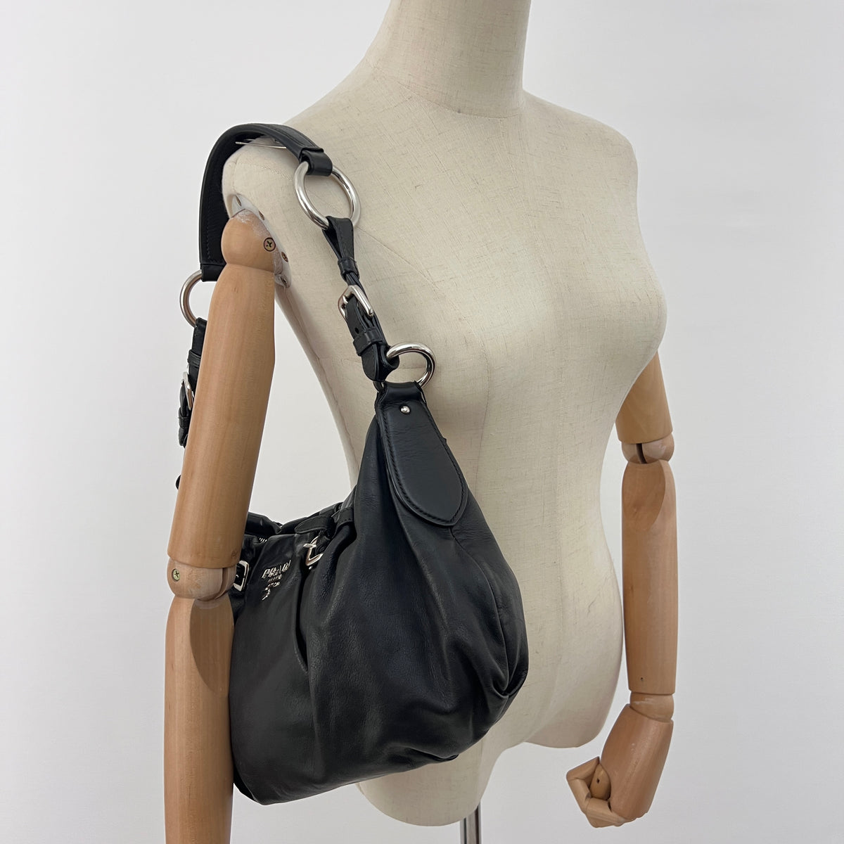 Sac PRADA Hobo Buckle cuir lisse noir