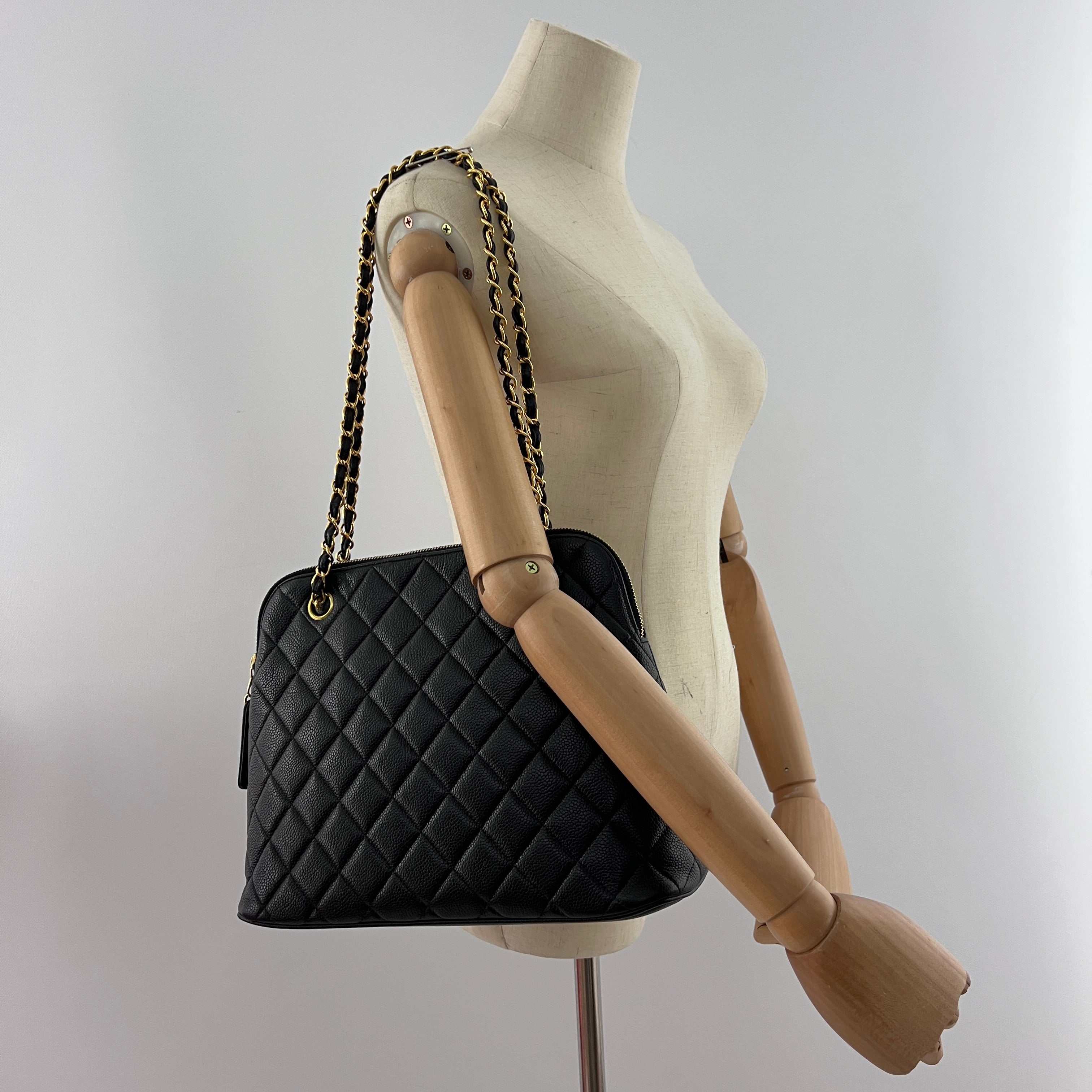 Sac à main CHANEL Shopping cuir noir