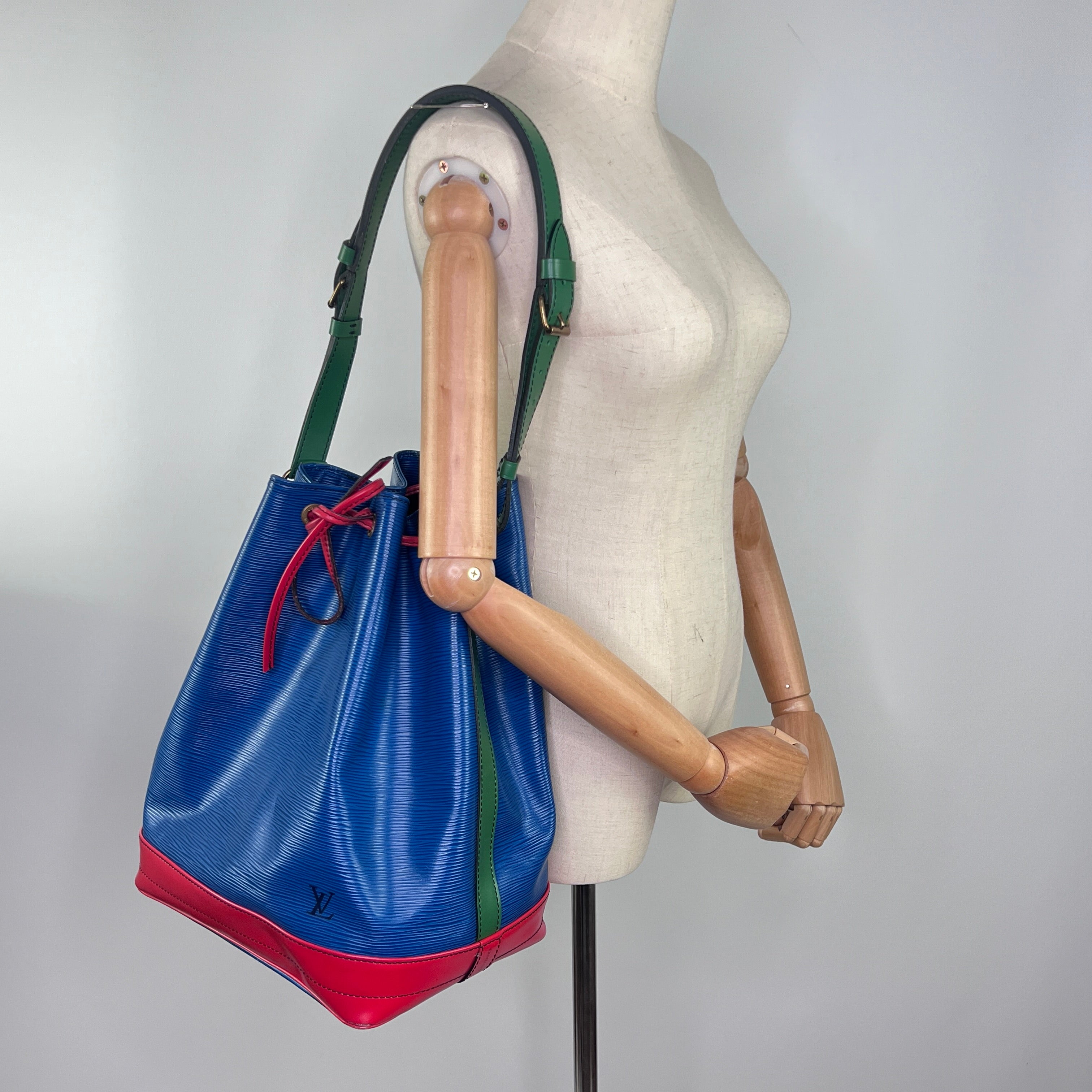 Sac à main LOUIS VUITTON Noé cuir tricolore