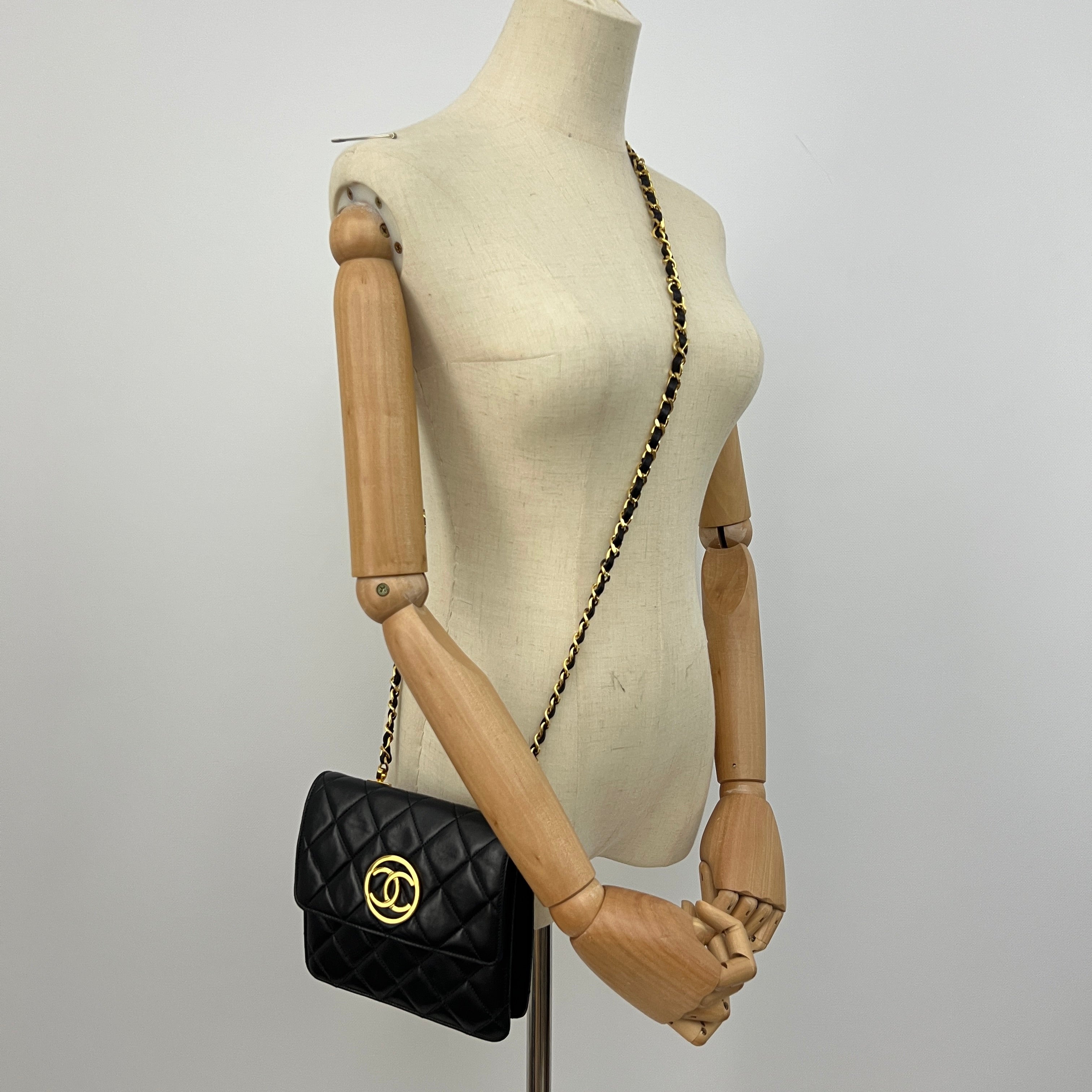 Sac CHANEL Timeless Coco Mark cuir d'agneau noir