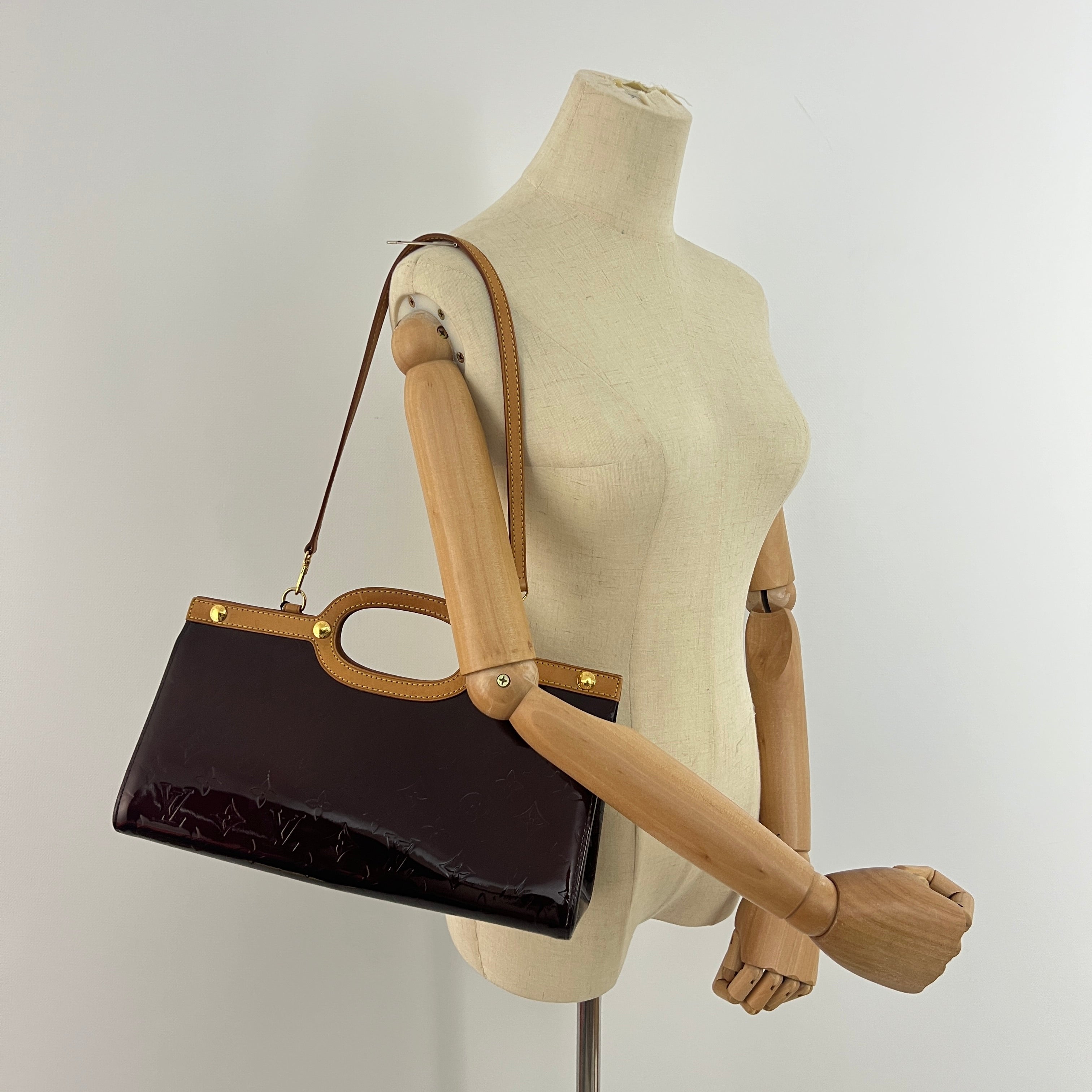 Sac à main LOUIS VUITTON Roxbury cuir verni violet