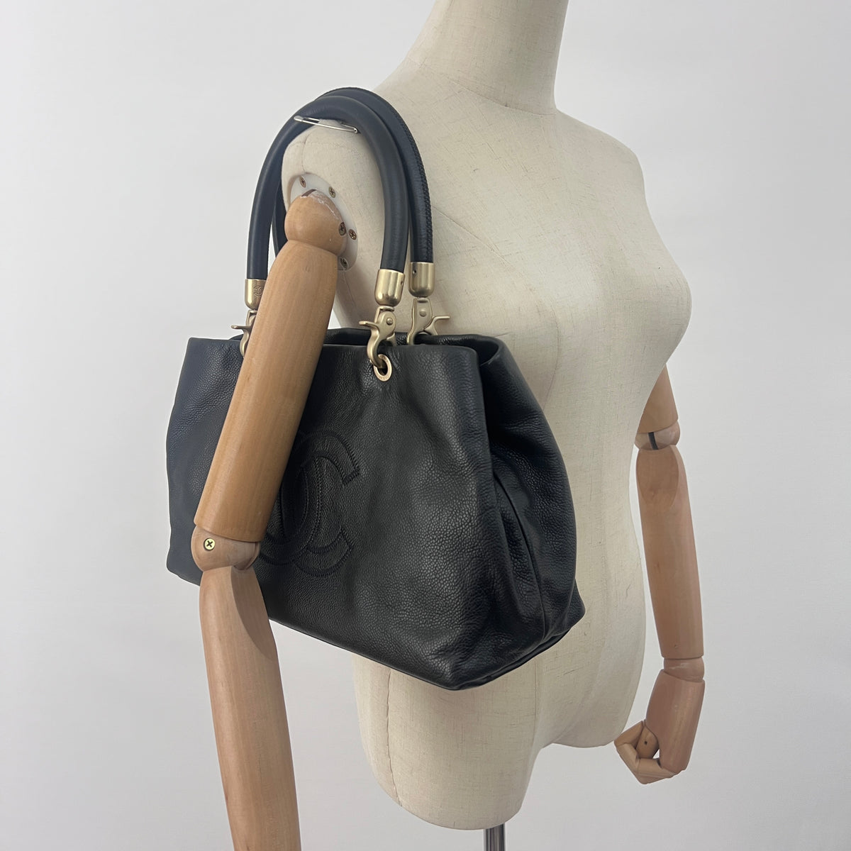 Sac CHANEL Tote Top Handle cuir caviar noir vintage 2003-2004