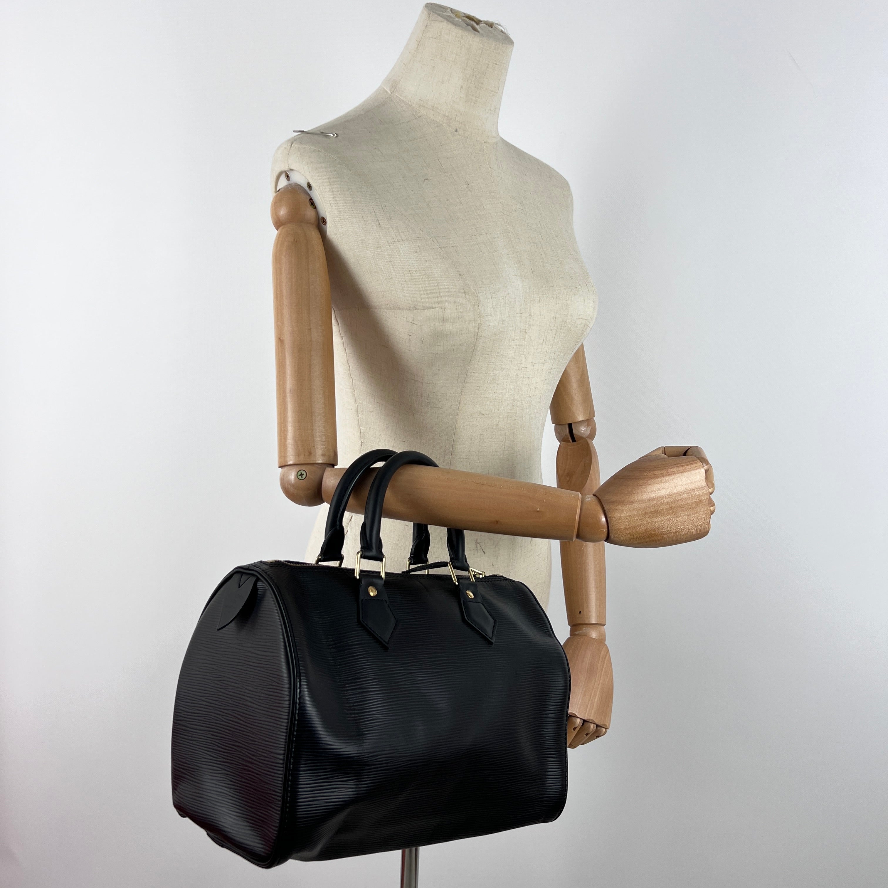 Sac à main LOUIS VUITTON Speedy 25 cuir noir