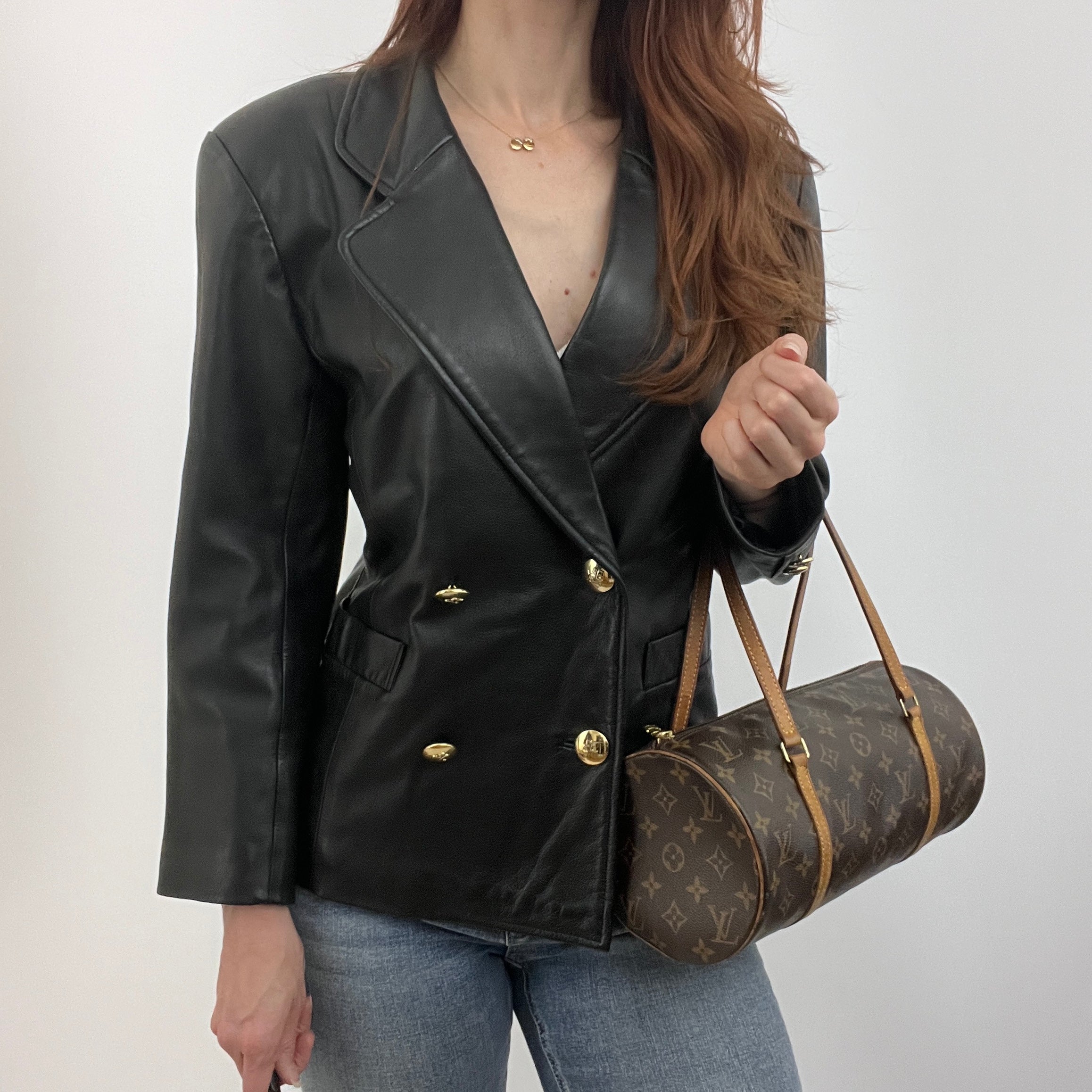 Veste COURRÈGES en cuir noir souple à coupe croisée vintage circa 1990