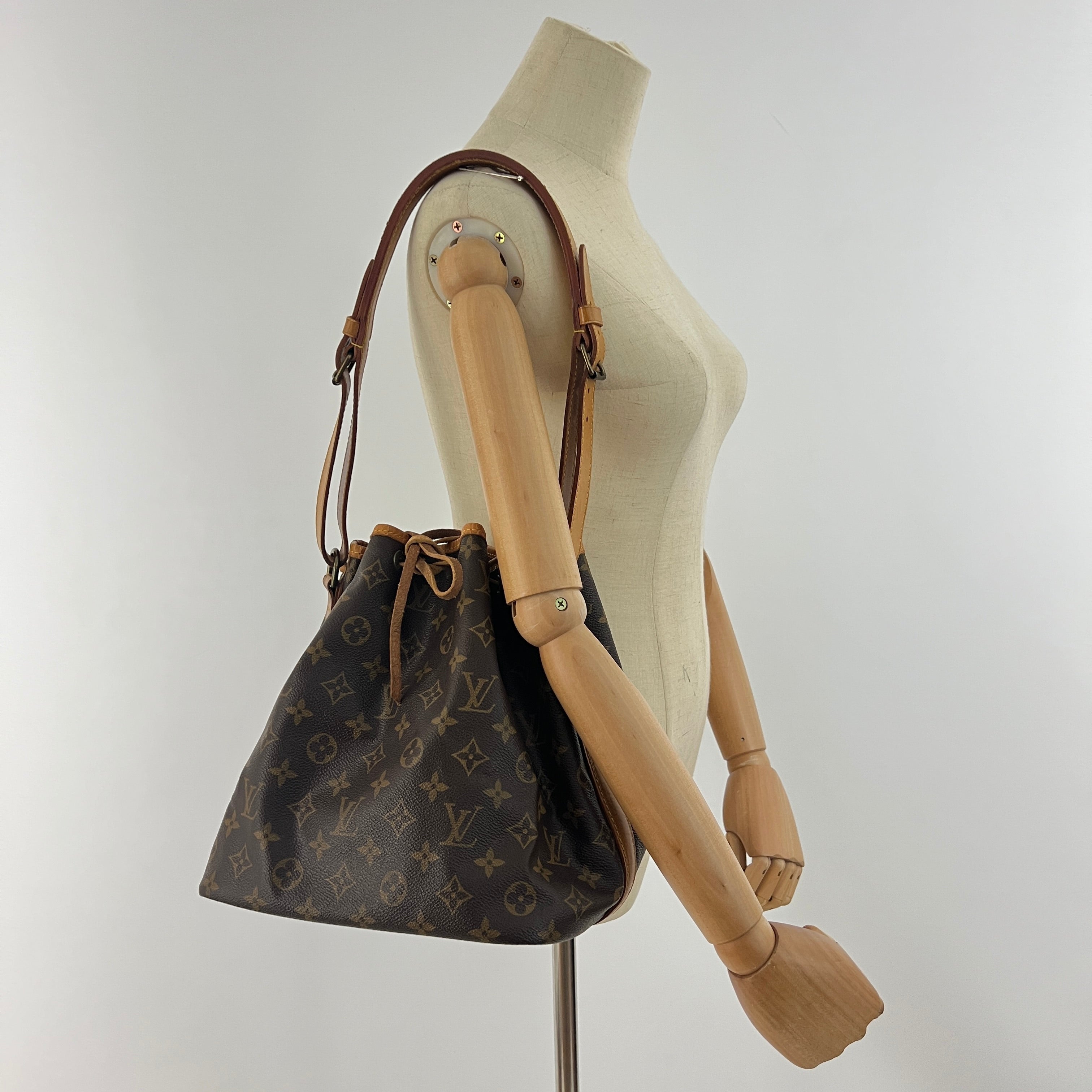 Sac à main LOUIS VUITTON Noé Petit toile et cuir marron