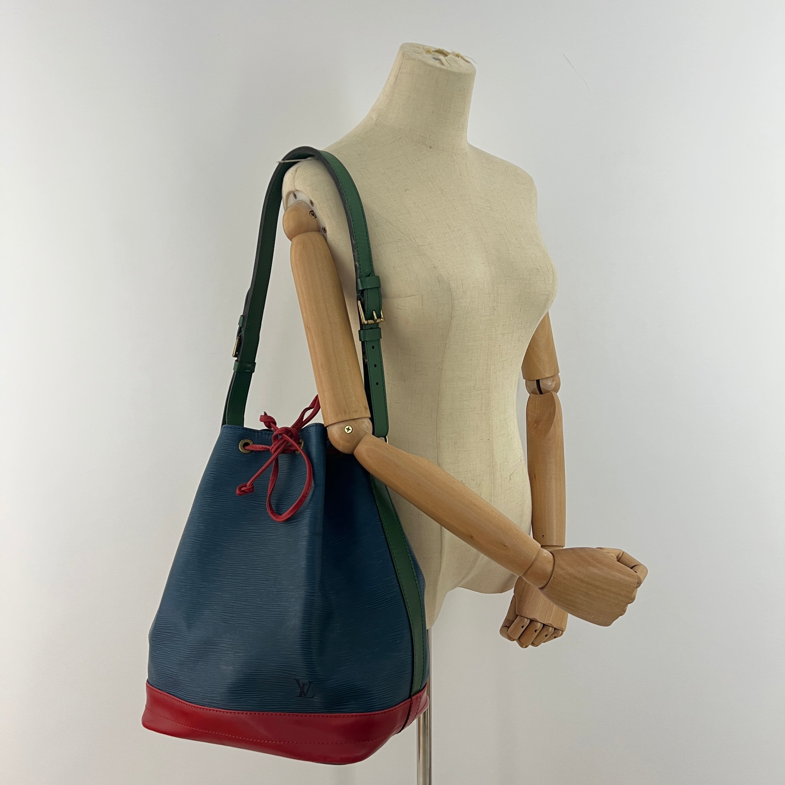 Sac à main LOUIS VUITTON Noé Grand cuir épi tricolore