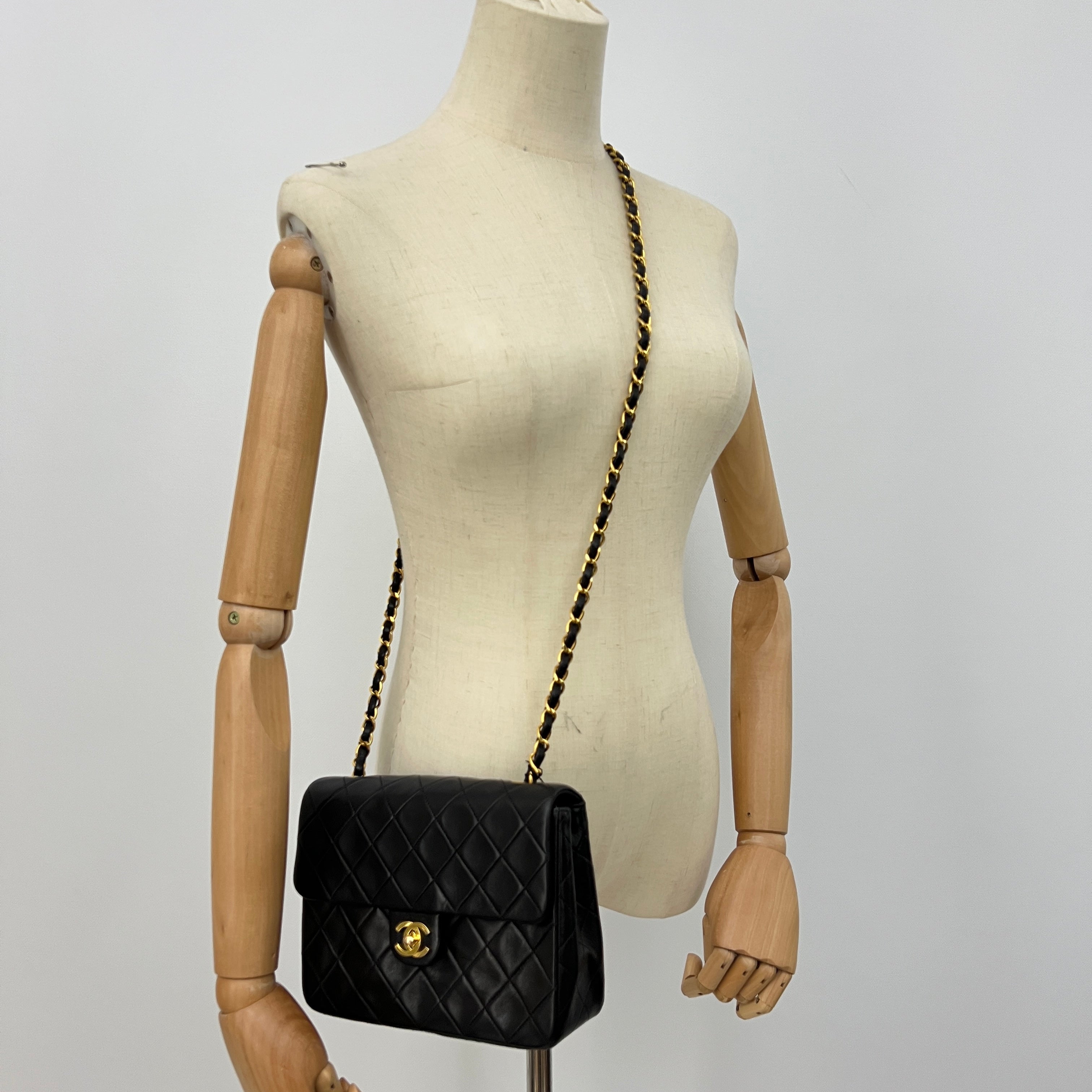 Sac à bandoulière CHANEL Classique Mini Rectangle cuir d'agneau noir