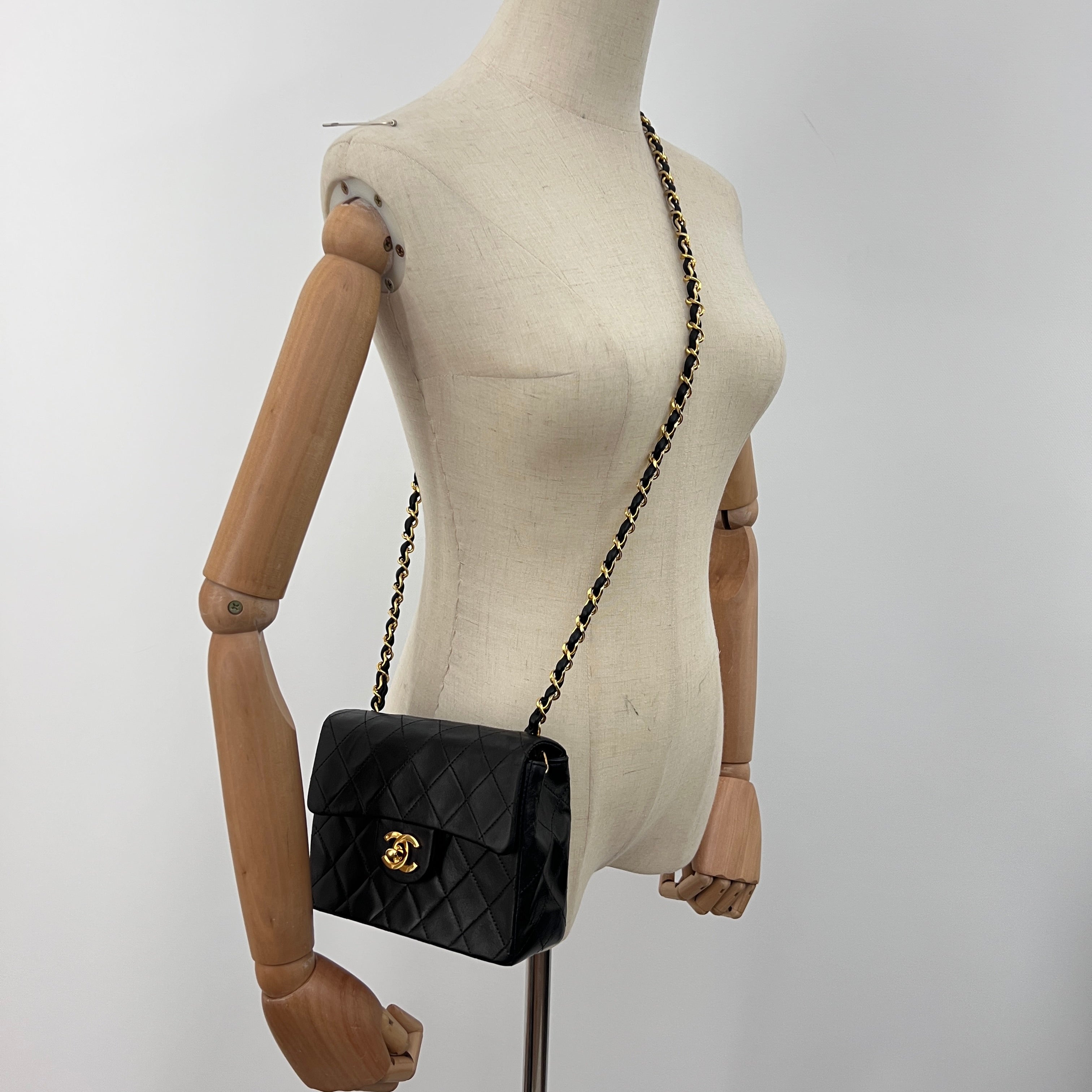 CHANEL Classic Mini shoulder bag black lambskin 1997-1999