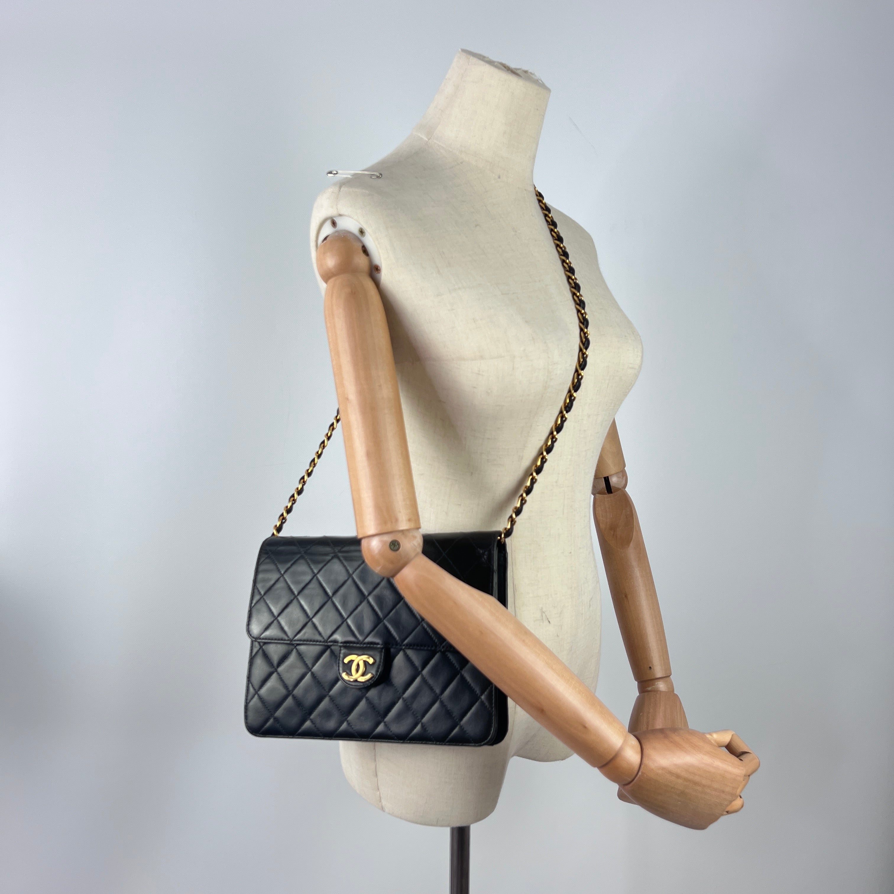 Sac à main CHANEL Single Flap cuir noir