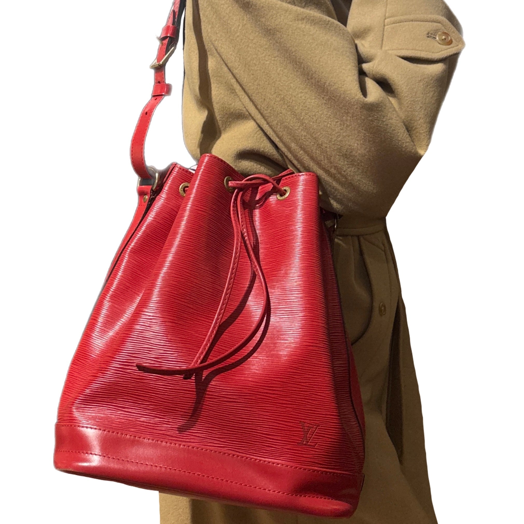 Sac à main LOUIS VUITTON Noé cuir rouge