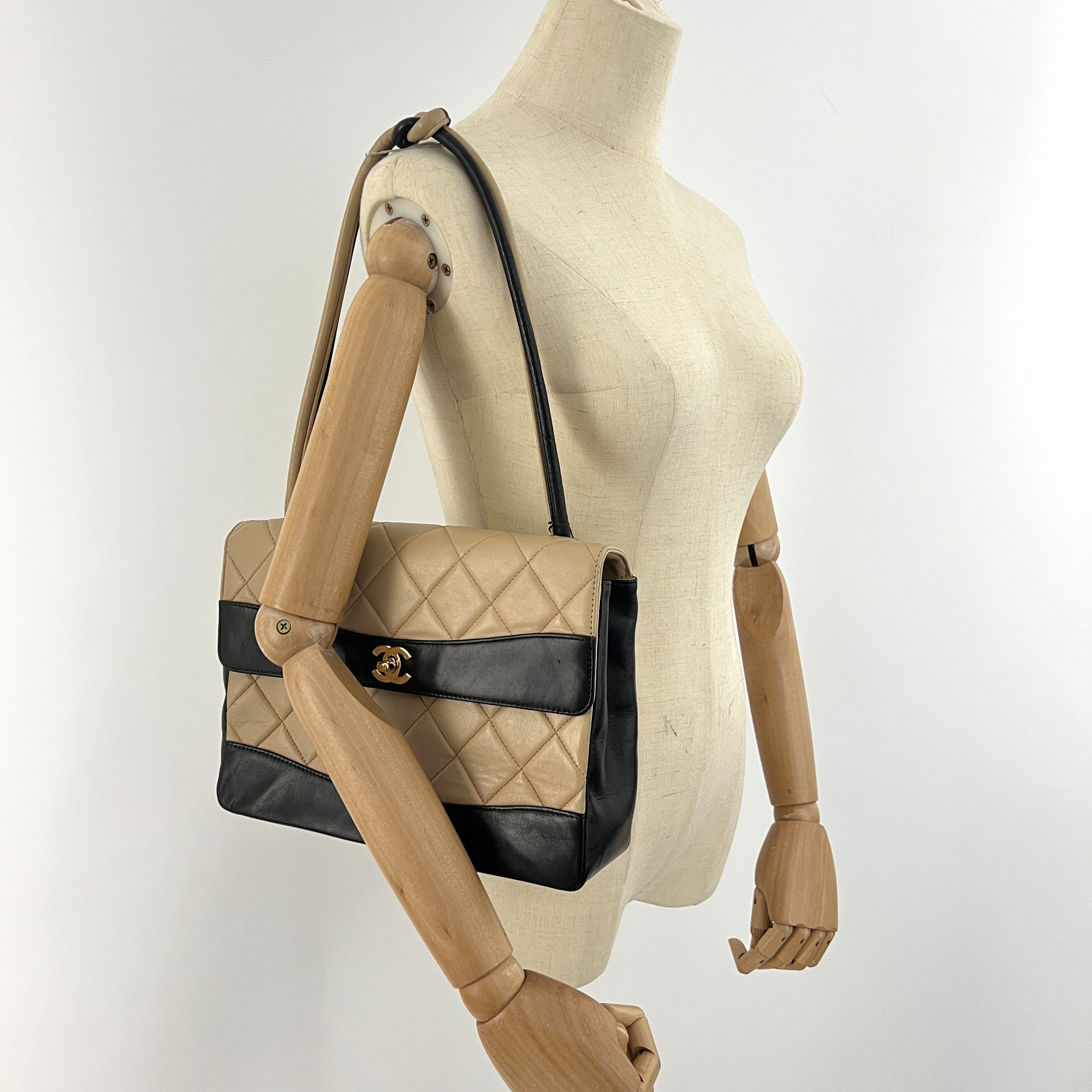 Sac à main CHANEL Top Handle cuir d'agneau bicolore