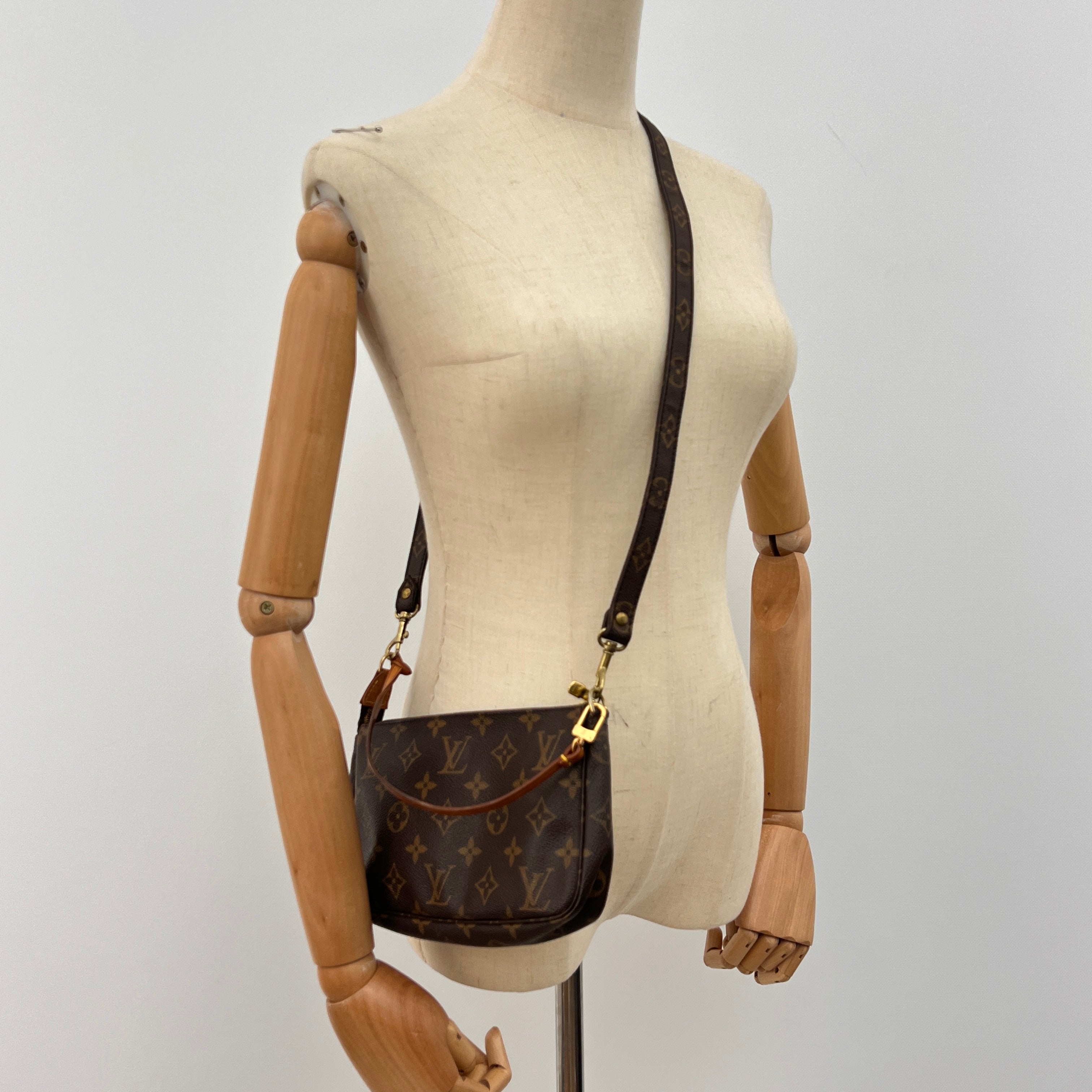 Sac à bandoulière LOUIS VUITTON Pochette Accessoires toile et cuir marron