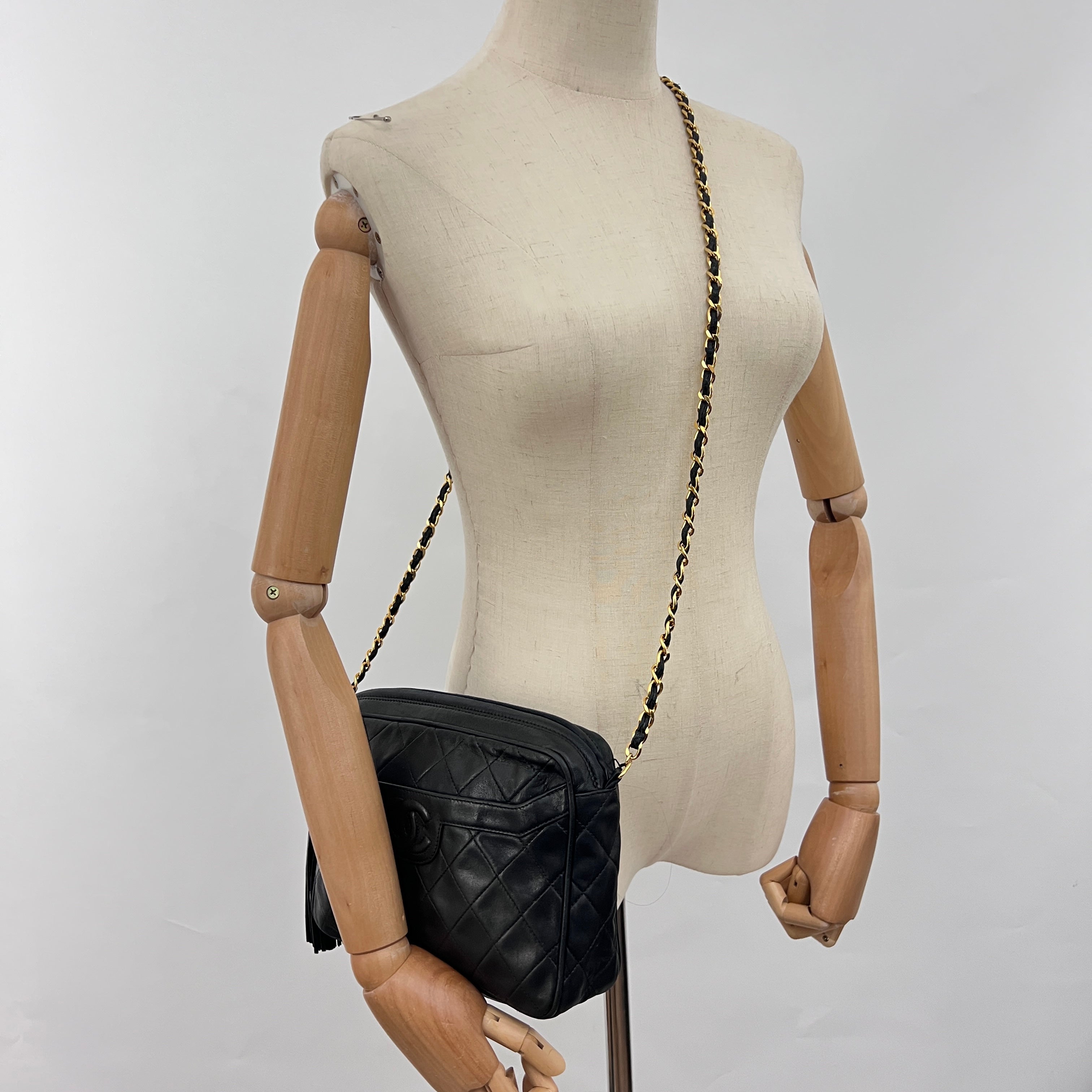 Sac à bandoulière CHANEL Camera Bag cuir d'agneau noir vintage 1991-1994