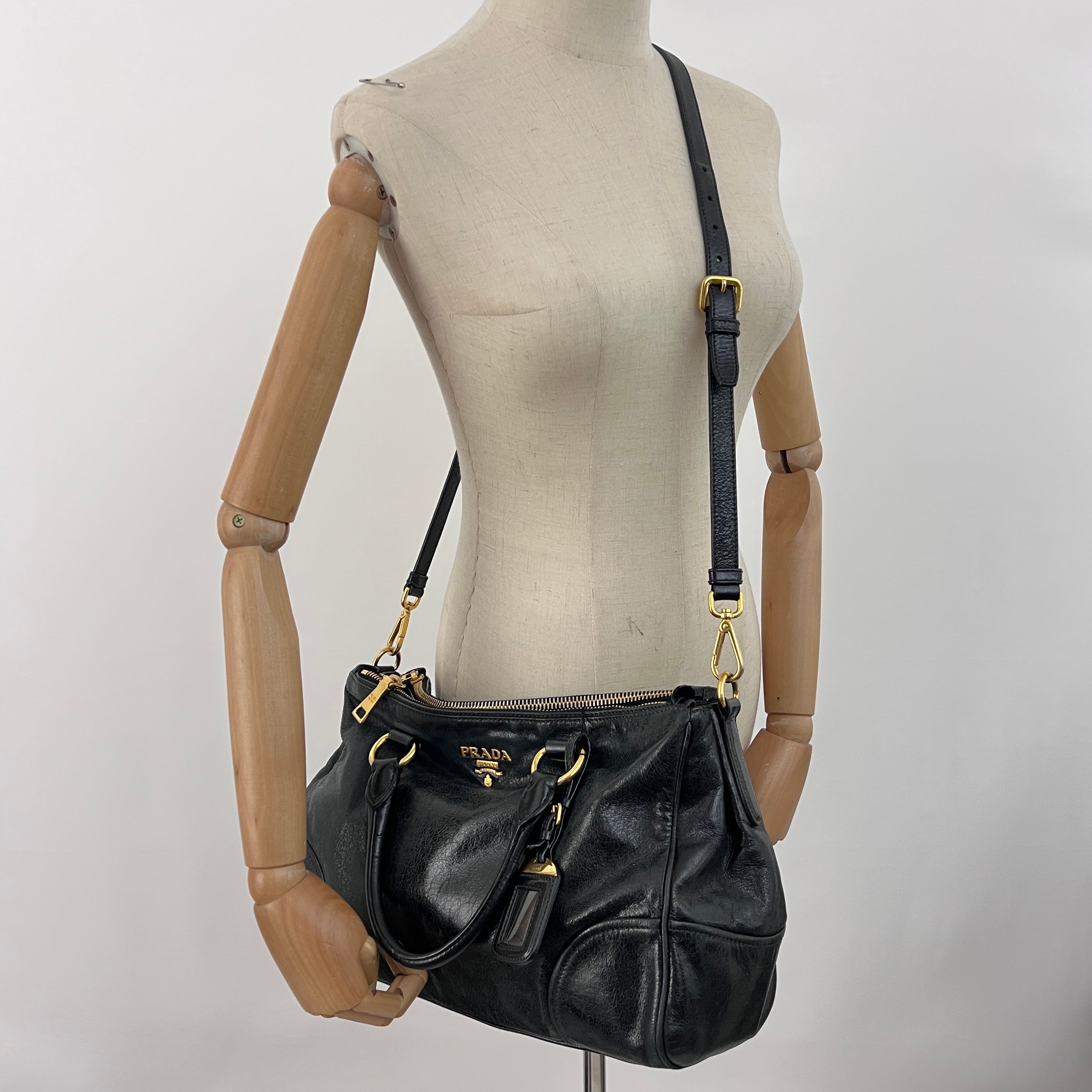 Sac à bandoulière PRADA Vitello Shine Satchel cuir grainé noir