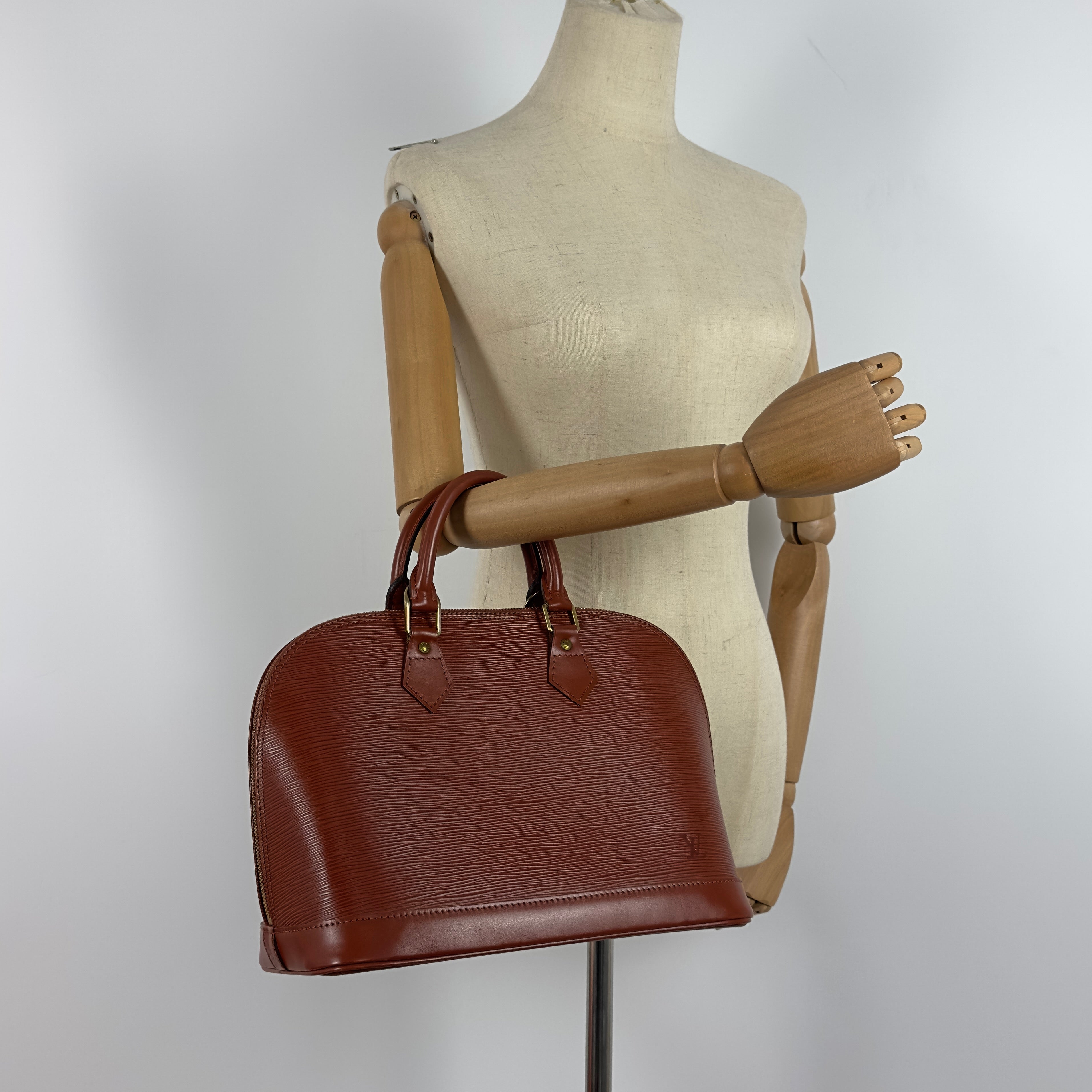 Sac à main LOUIS VUITTON Alma MM cuir épi marron