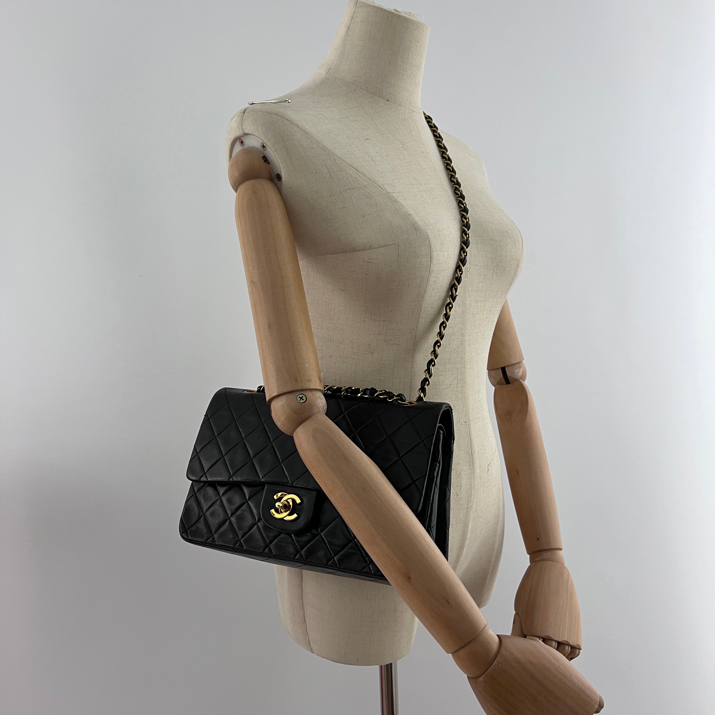 Sac à main CHANEL Timeless Classique Medium cuir noir