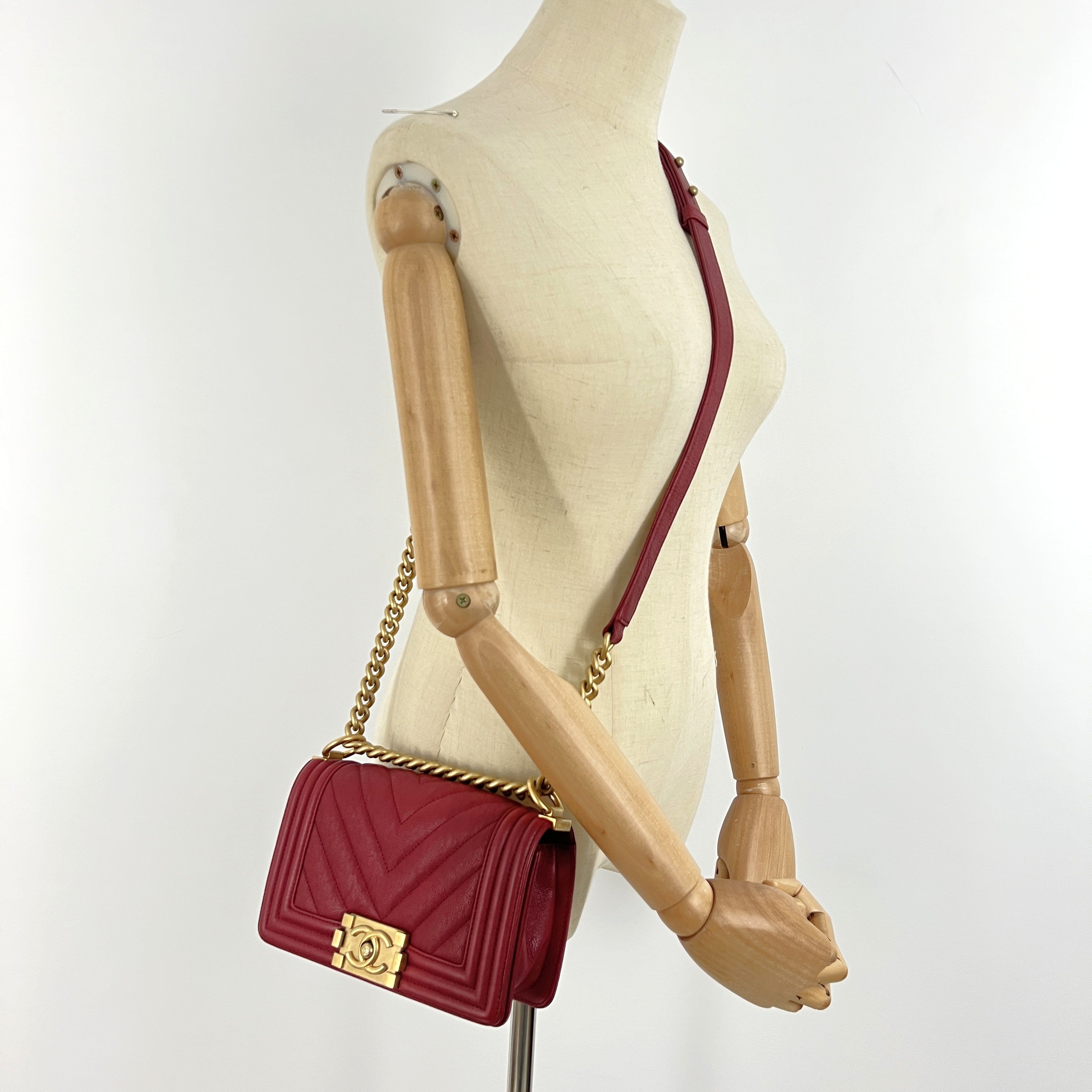 CHANEL Boy Chevron handbag in red caviar leather