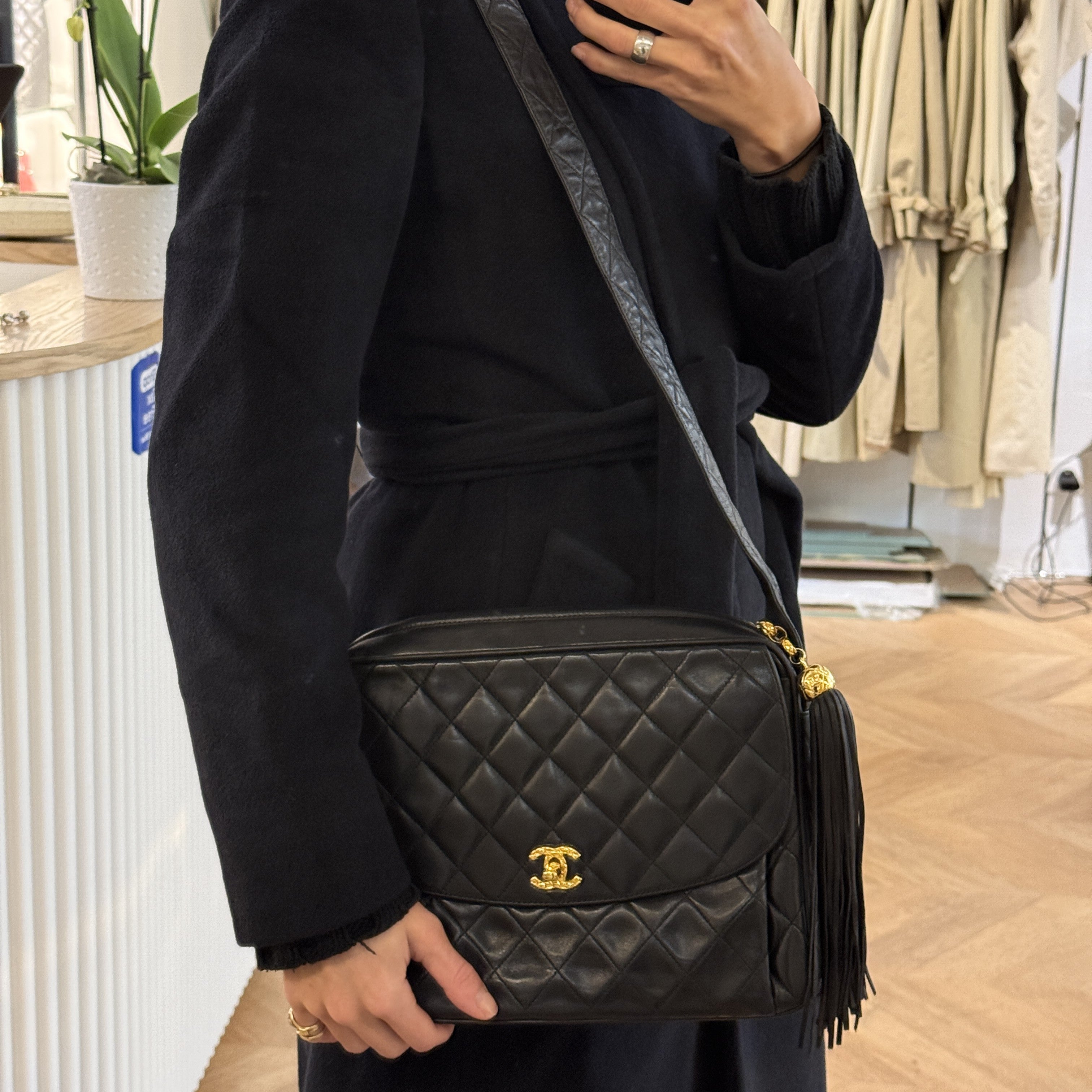 Sac à main CHANEL Camera Bag cuir noir