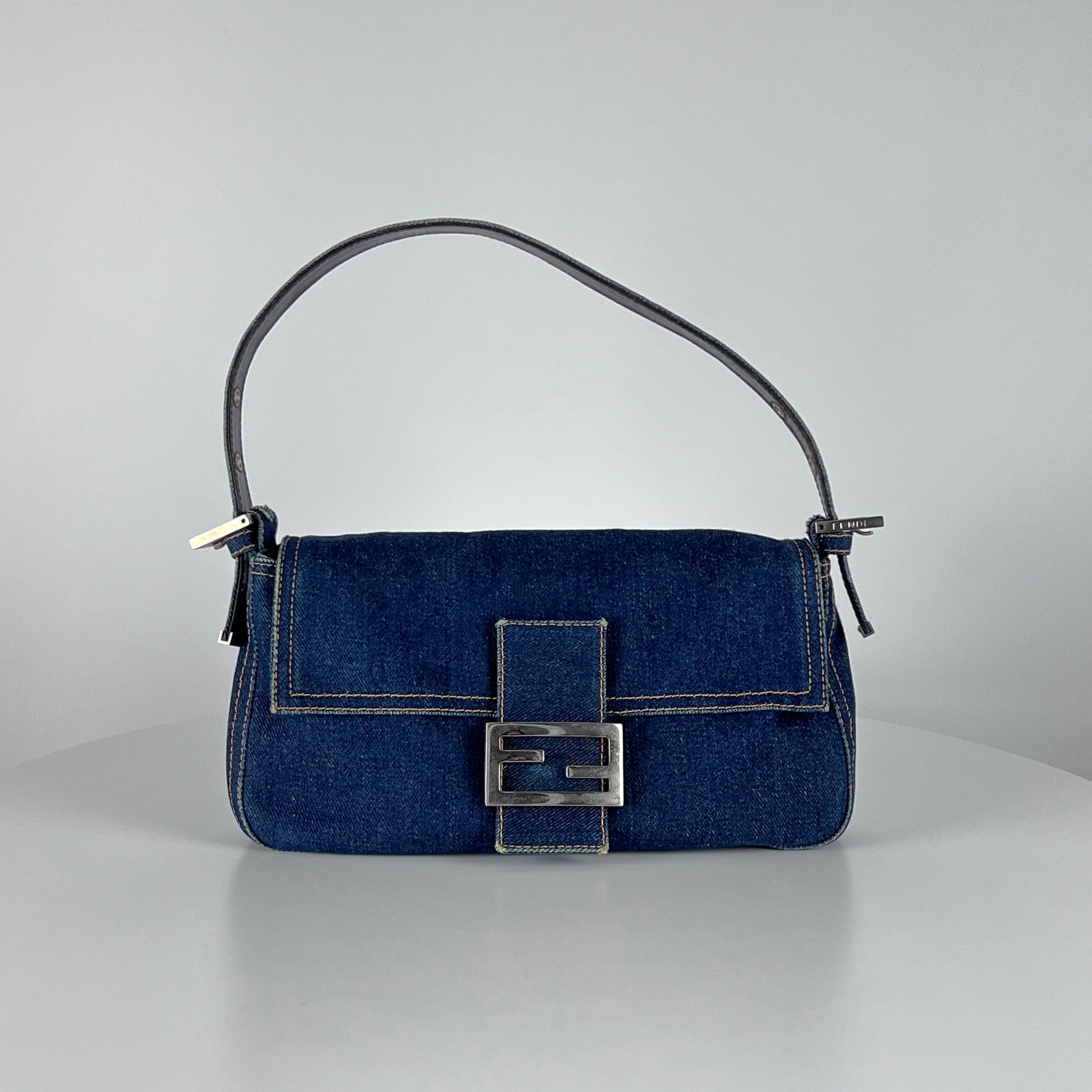 Sac à main FENDI Baguette denim bleu