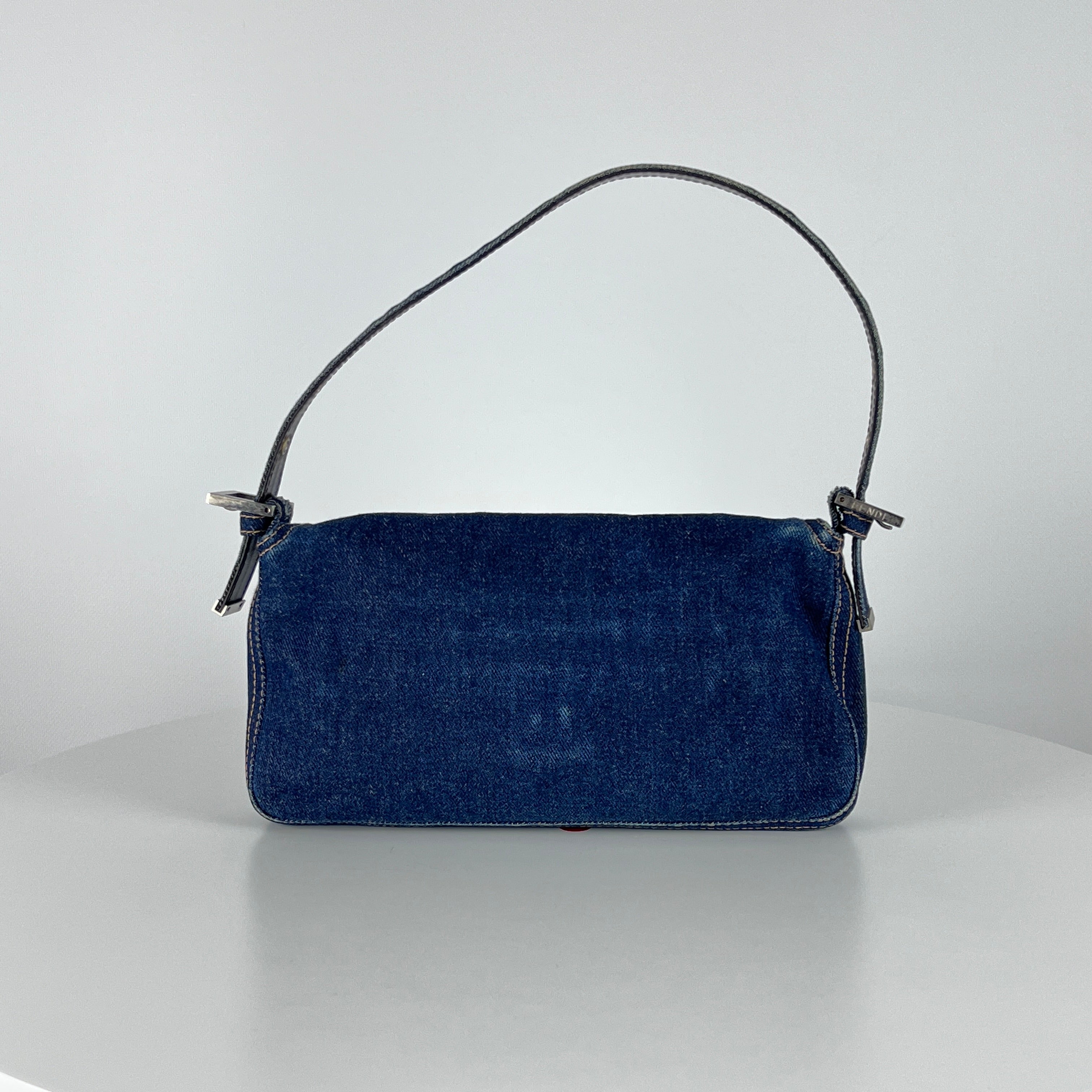 Sac à main FENDI Baguette denim bleu