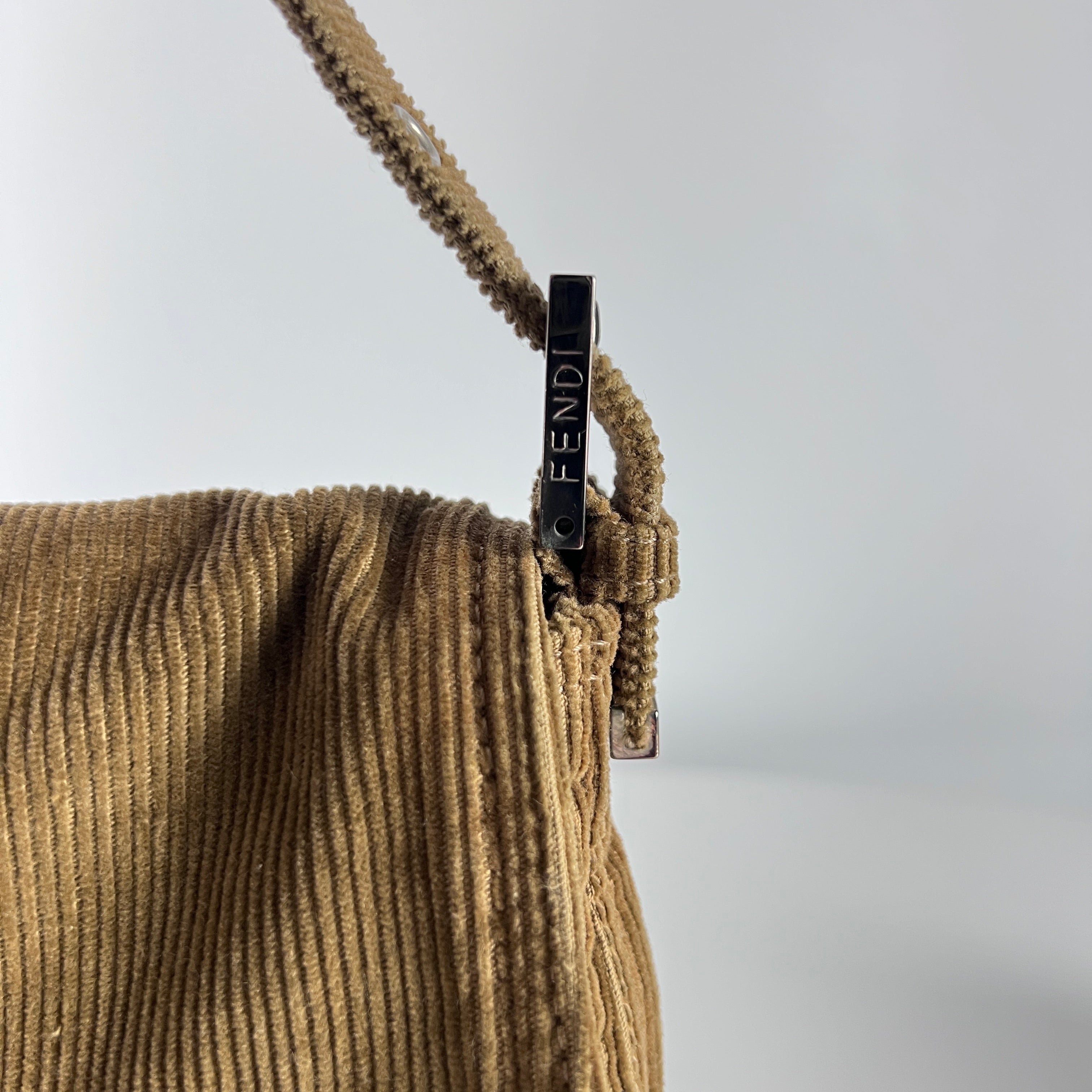 Sac à main FENDI Mamma Baguette suede marron