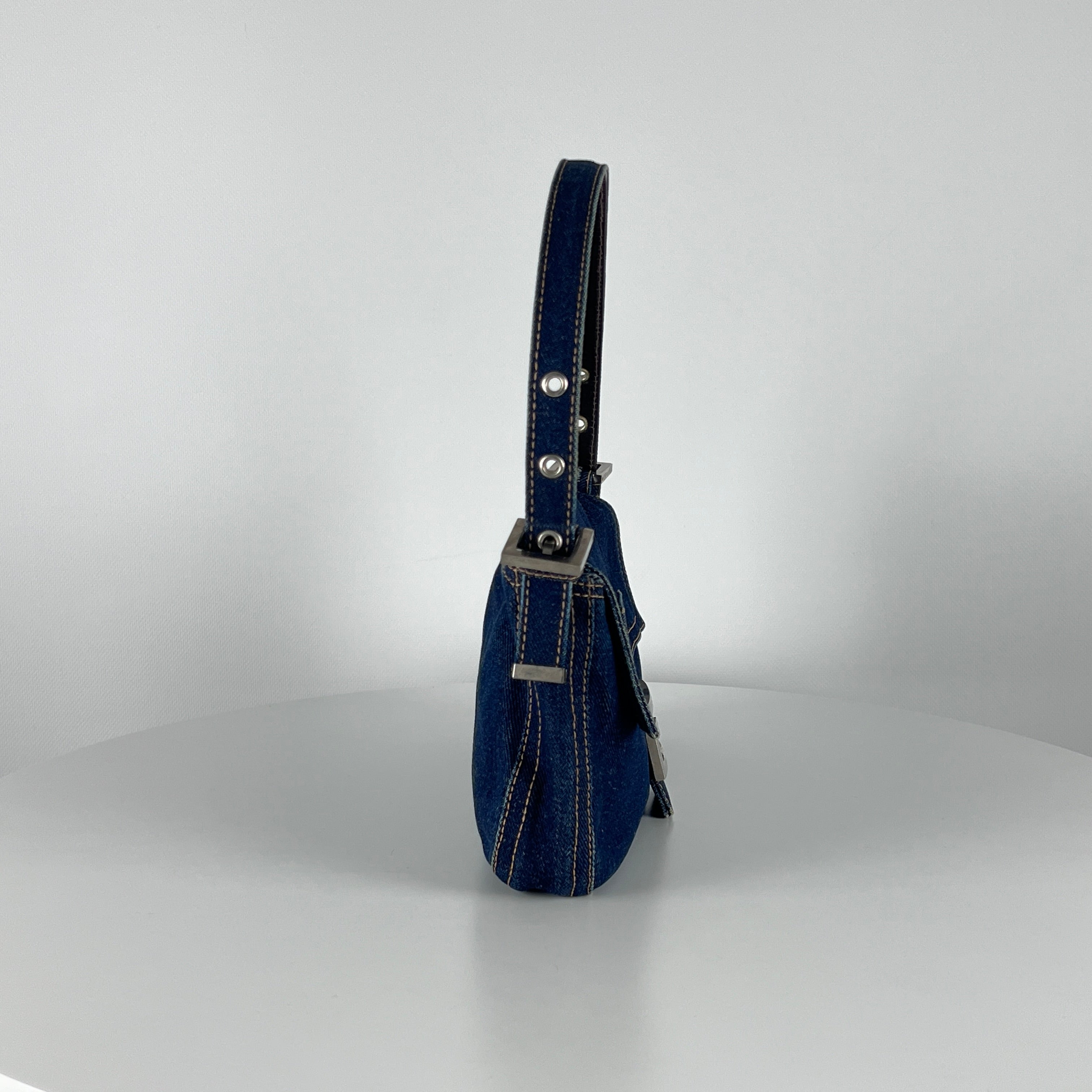 Sac à main FENDI Baguette denim bleu