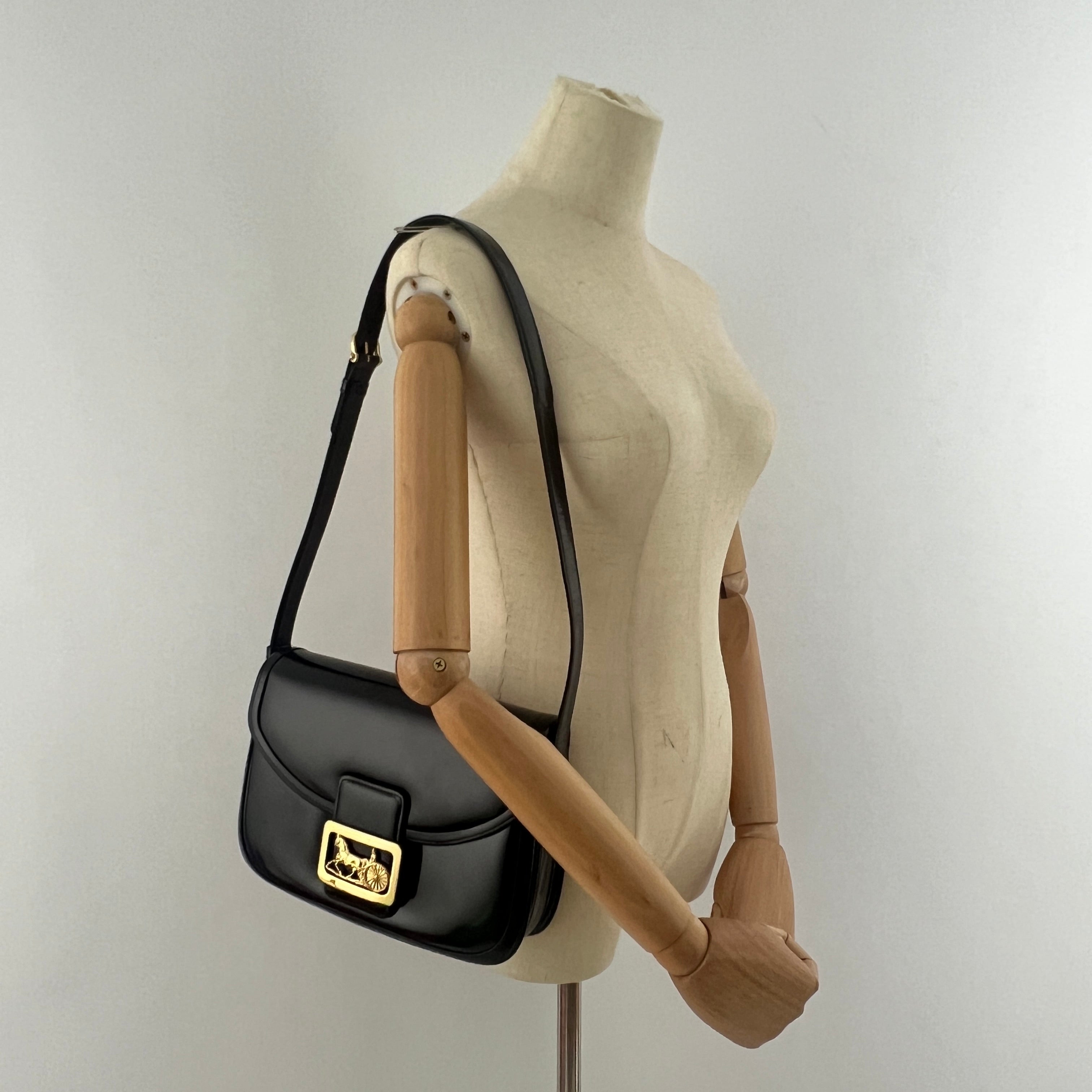 Sac à main CELINE Triomphe cuir noir