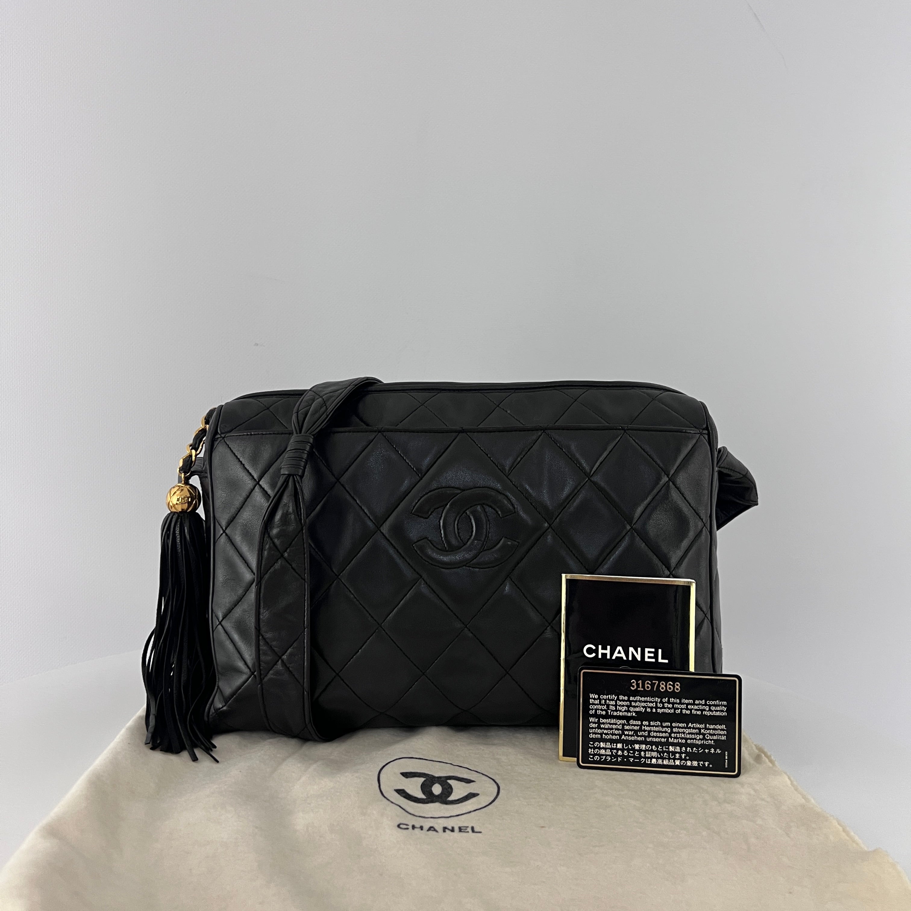 Sac à main CHANEL Camera Bag cuir d'agneau noir