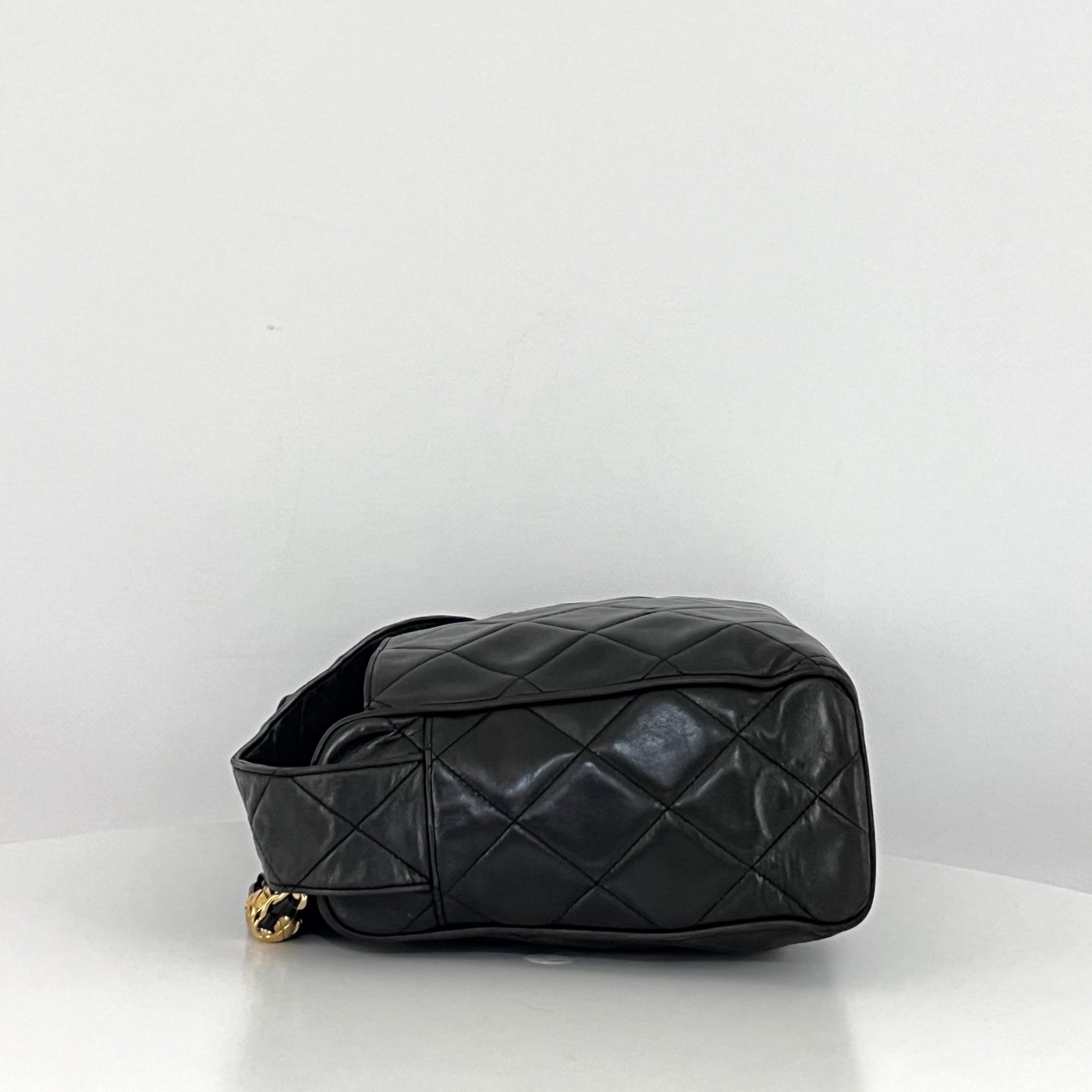 Sac à main CHANEL Camera Bag cuir d'agneau noir